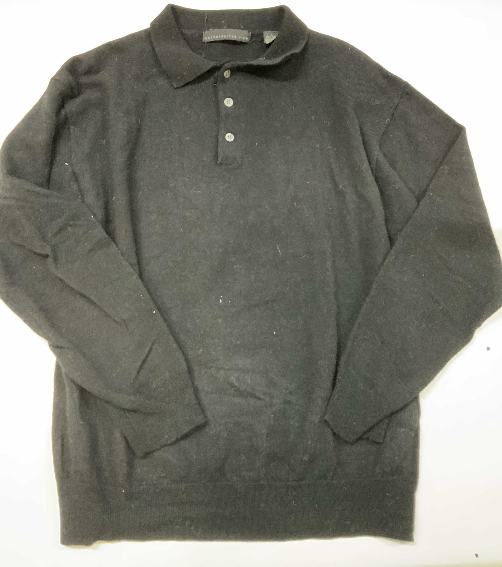 Vntg Metropolitan View wool long sleeve polo Italy: Vintage metropolitan view long sleeve polo. Made of 100 % wool fabric imported from Italy. Features a classic 3 button style and ribbed cuffs. Size large. -11h