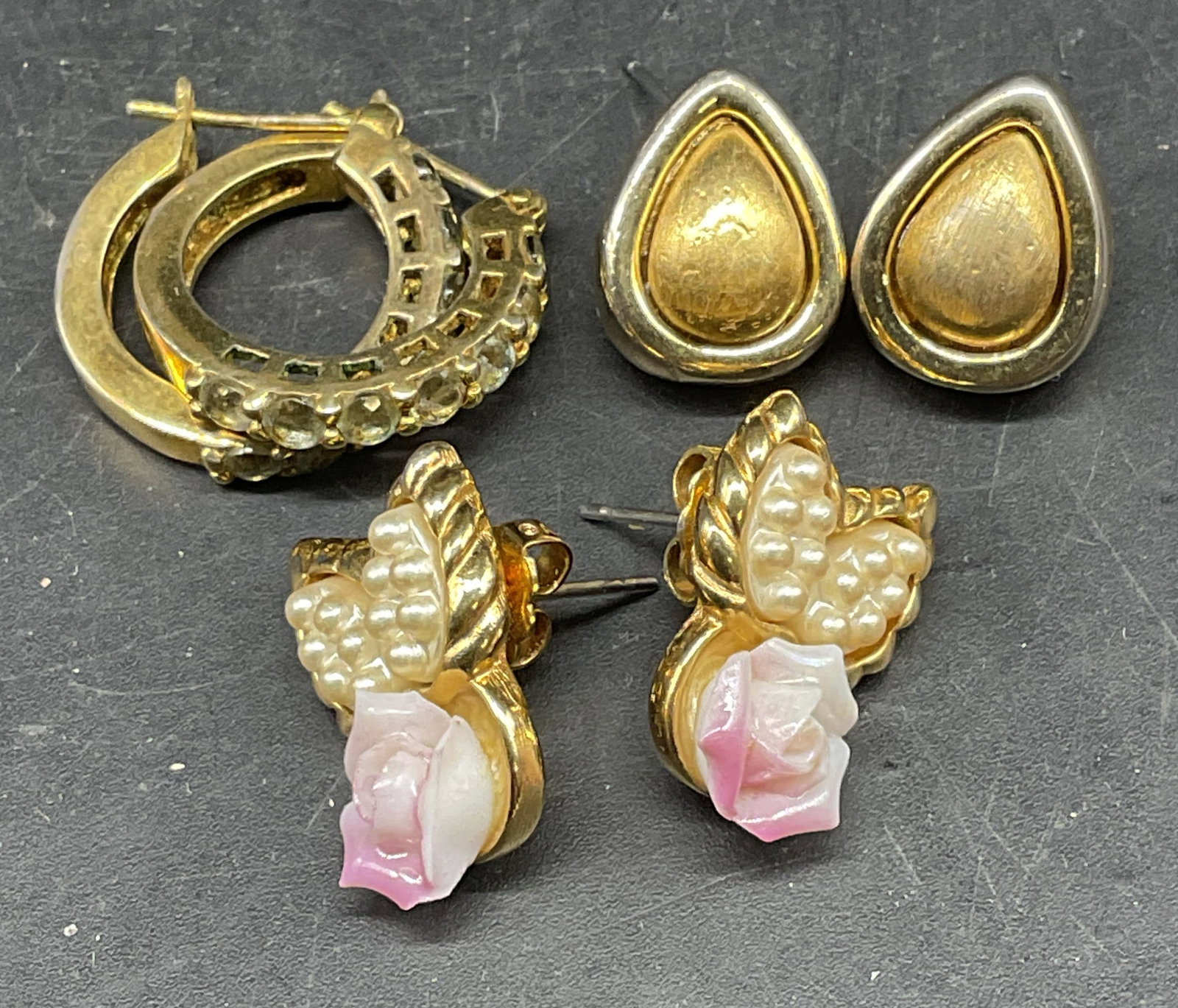 Lot 3 Vintage Gold Tone Earrings (1 of 7)