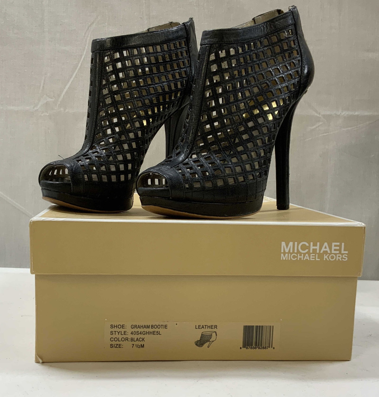 Vntg MICHAEL KORS Graham caged peep toe bootie: Vintage MICHAEL KORS Graham Booties. Size 7.5 Featuring a commanding 5 in stiletto heel paired with a 1 in platform. Constructed from premium matte leather crafted into a symmetrical cage like pattern