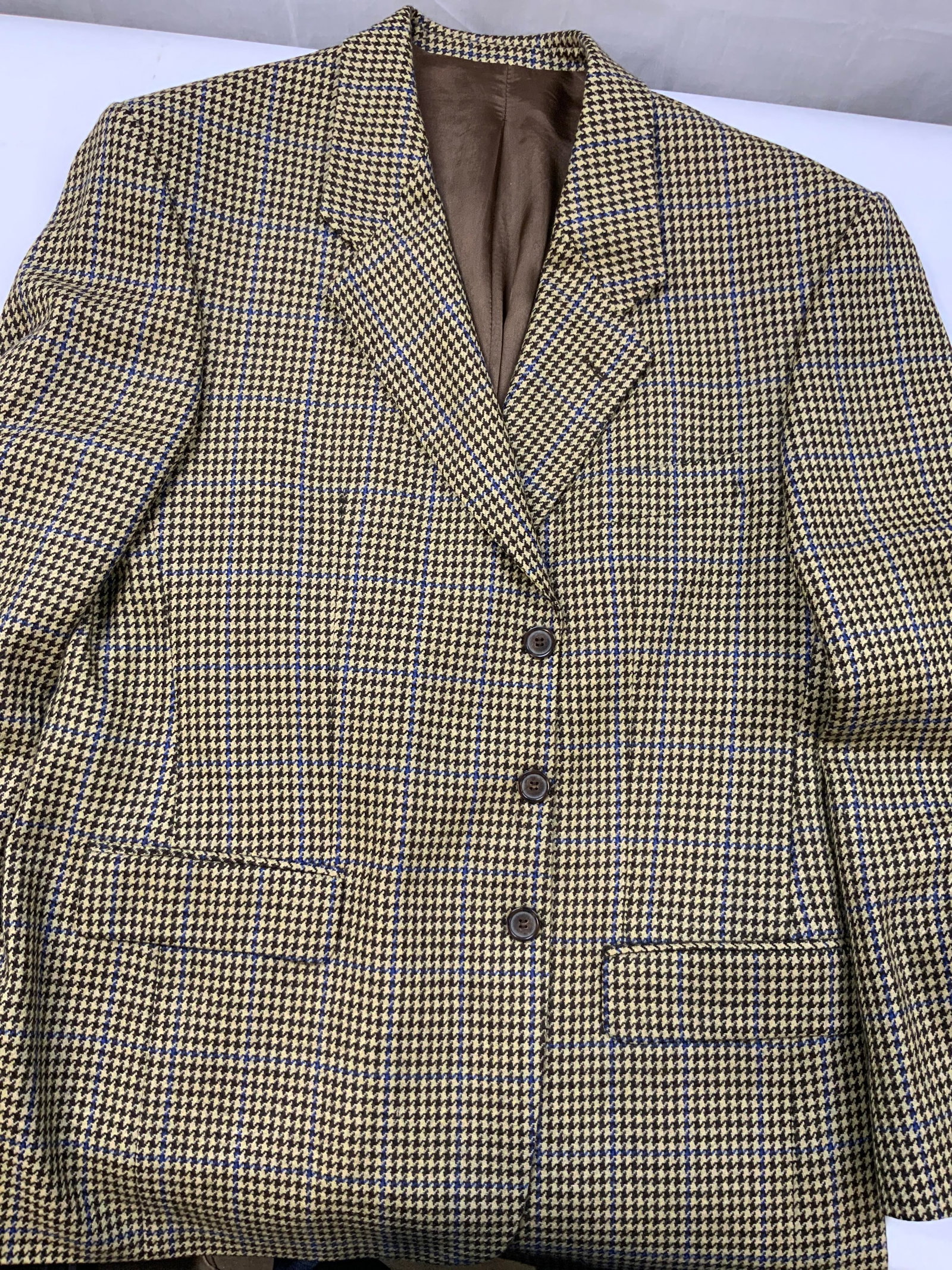 Vntg wool brown houndstooth blazer.: Vintage brown houndstooth blazer. Made of 100% wool. Size. 52. The fabric uses a dynamic combination of houndstooth base and windowpane check. The addition of the subtle blue line provides a pop of