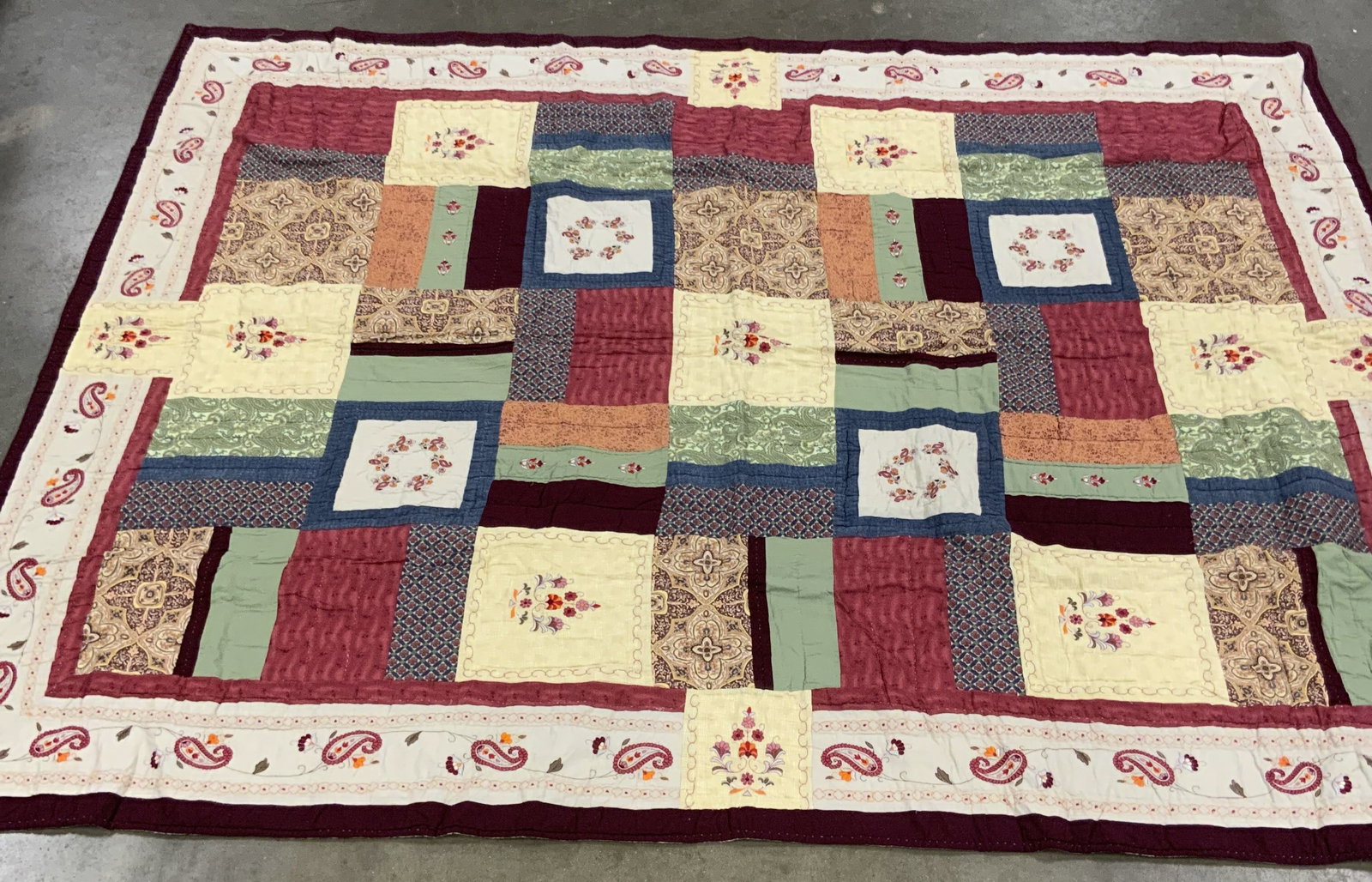 Vntg patchwork cotton quilt (1 of 8)