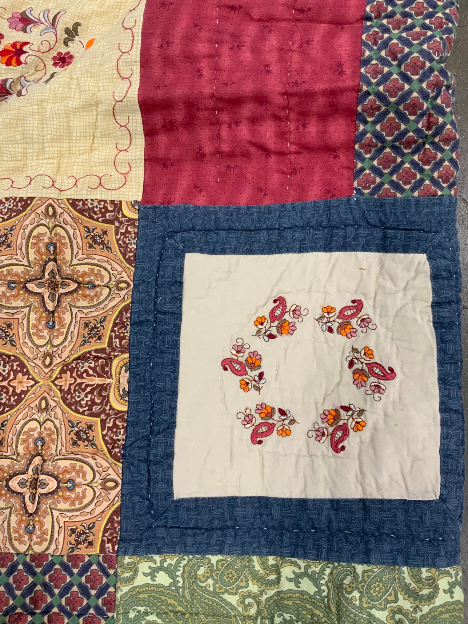 Vntg patchwork cotton quilt - 4