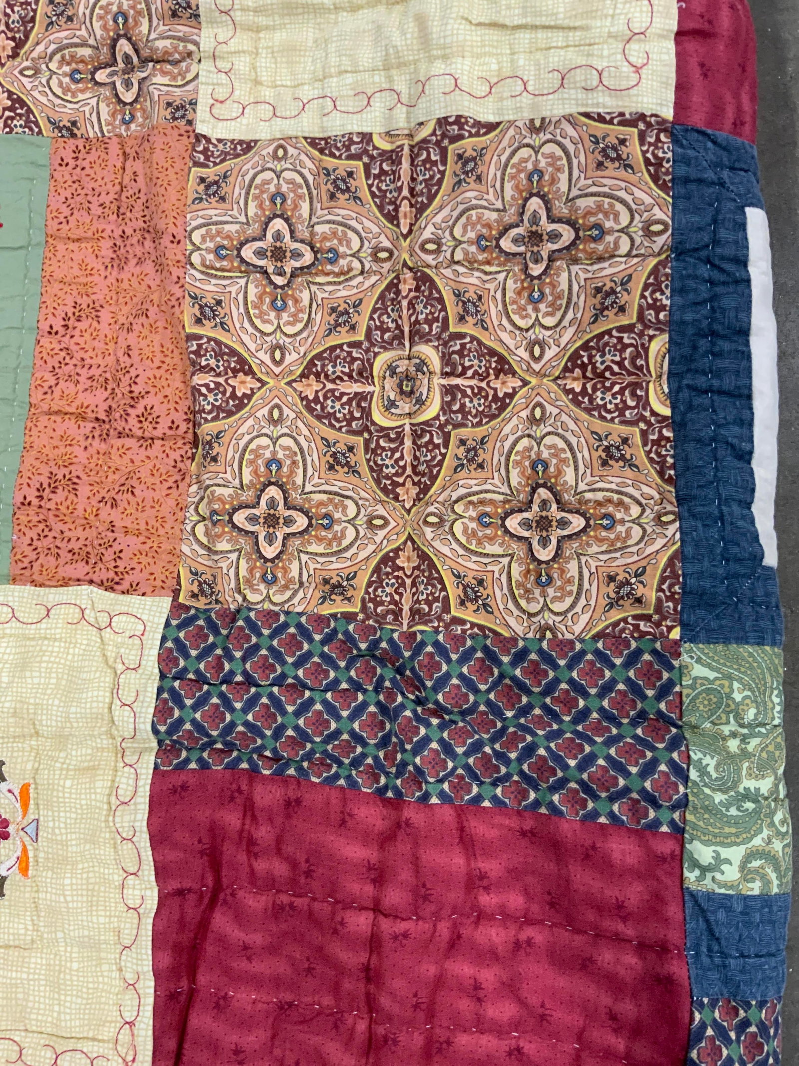 Vntg patchwork cotton quilt - 6
