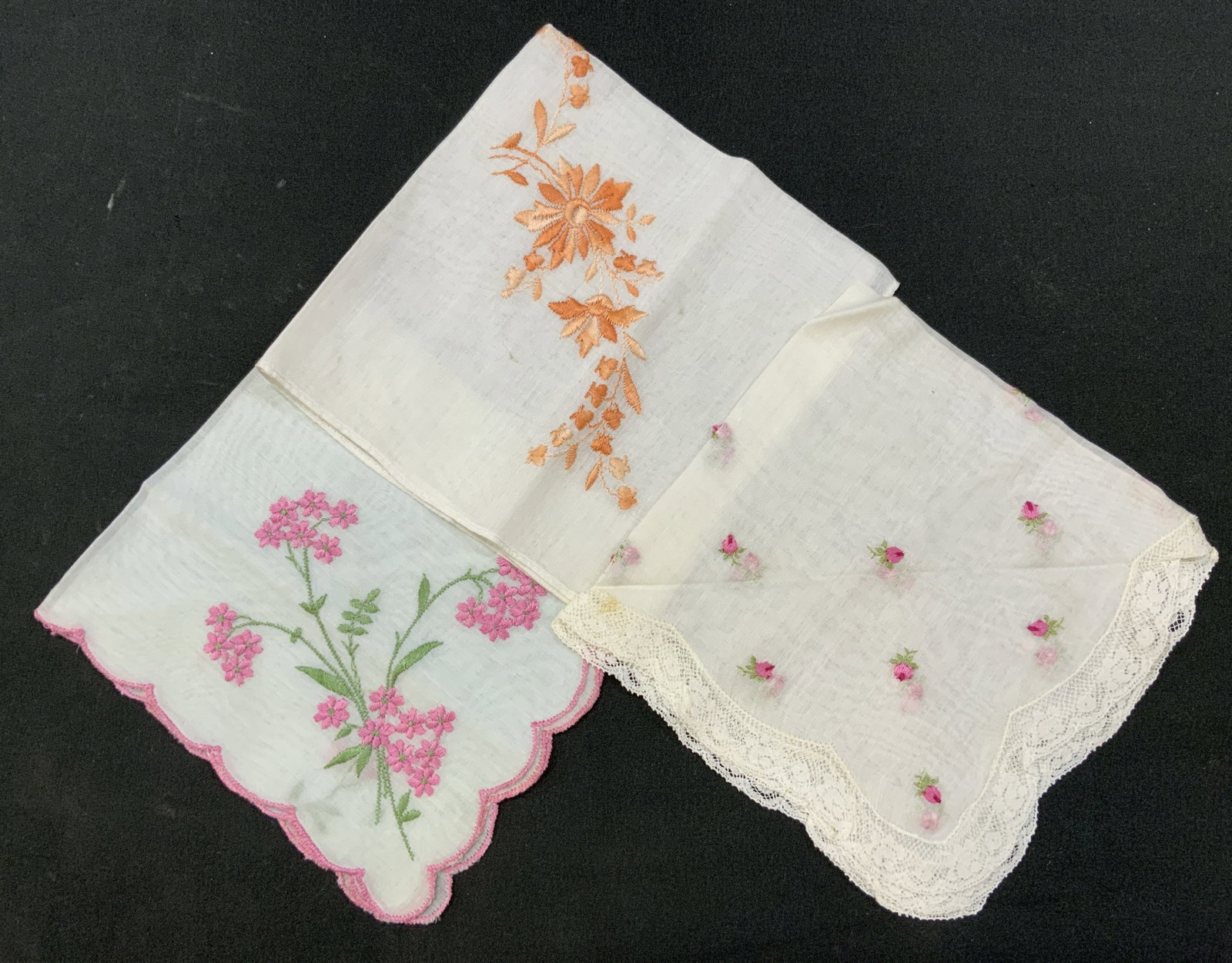 Lt3 Vtg Embroidered Floral Handkerchiefs: Lot of 3 Vintage Embroidered Floral Handkerchiefs. Includes: 1x white linen with pink floral spray and scalloped edge. 1x white linen with autumn toned orange and marigold floral embroidery
