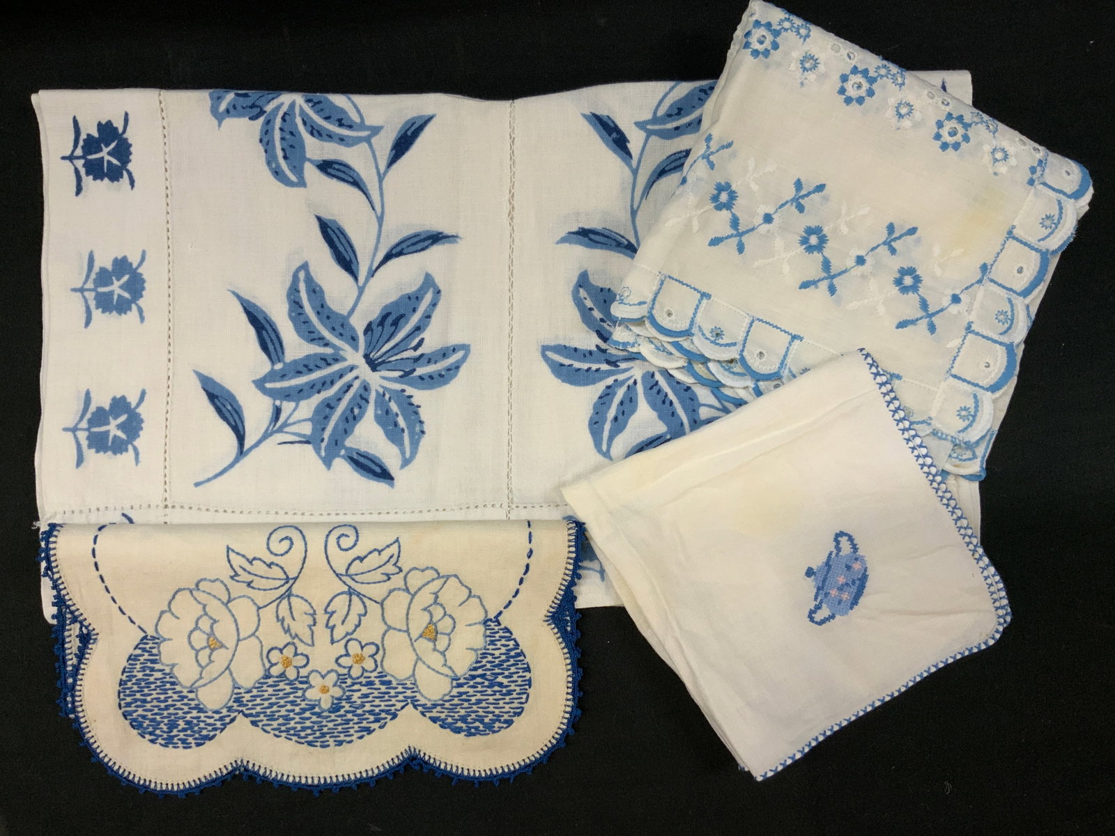Vtg Lt4 Blue+White Handkerchiefs & Linens (1 of 10)