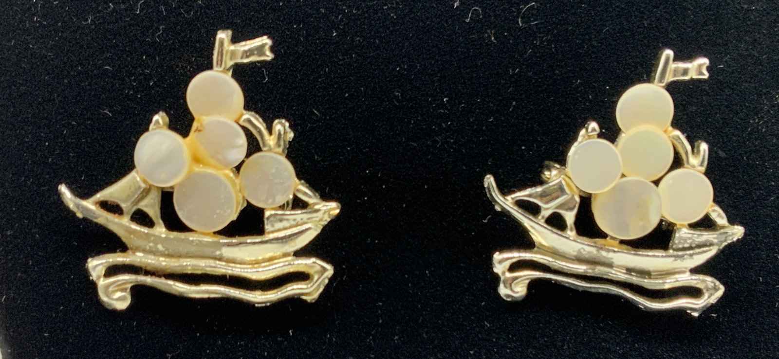 Vtg Pair of Silver Tone Faux Pearl Ship Pins (1 of 5)