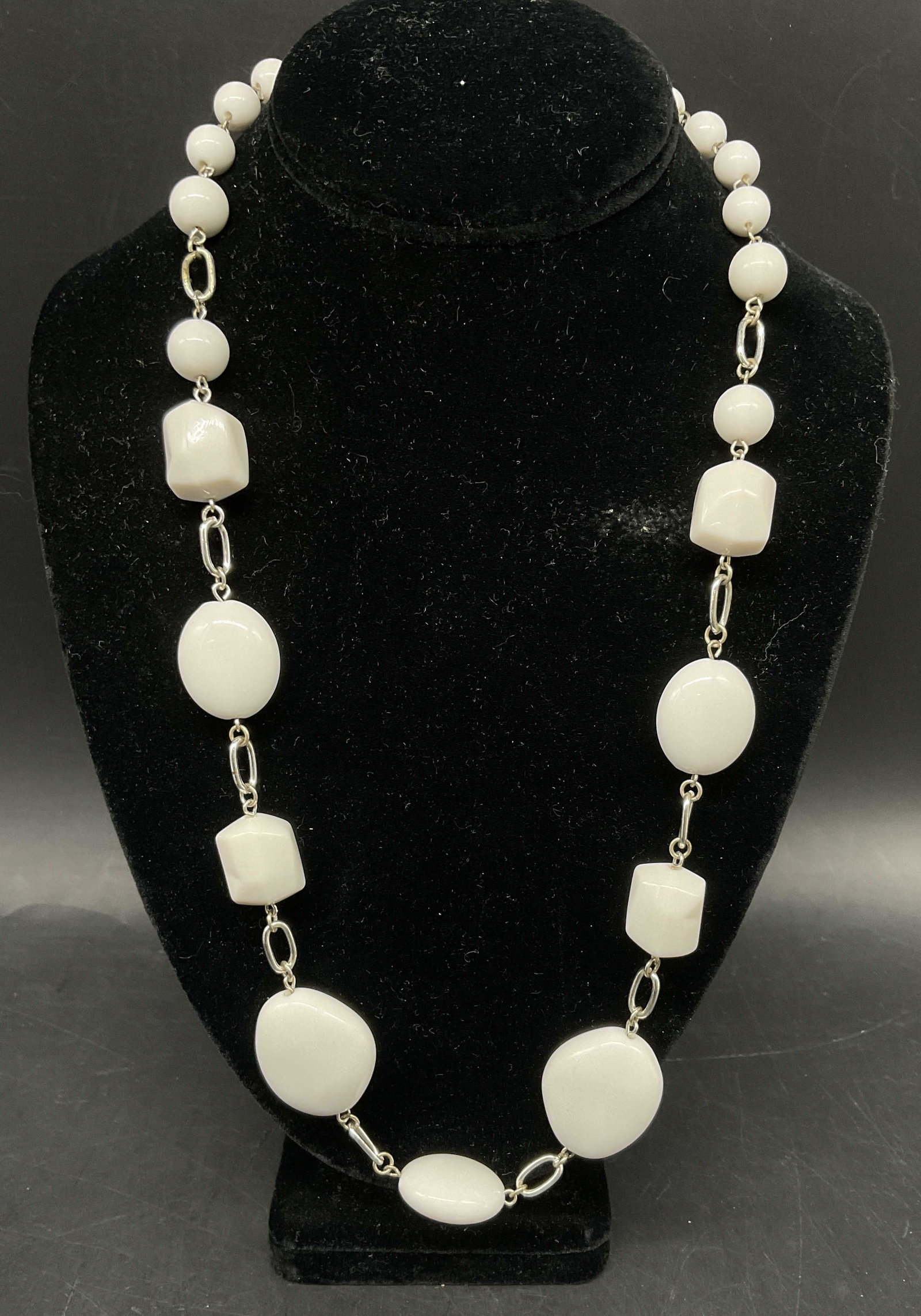 Vintage-Style White Molded Glass Beaded Necklace (1 of 7)