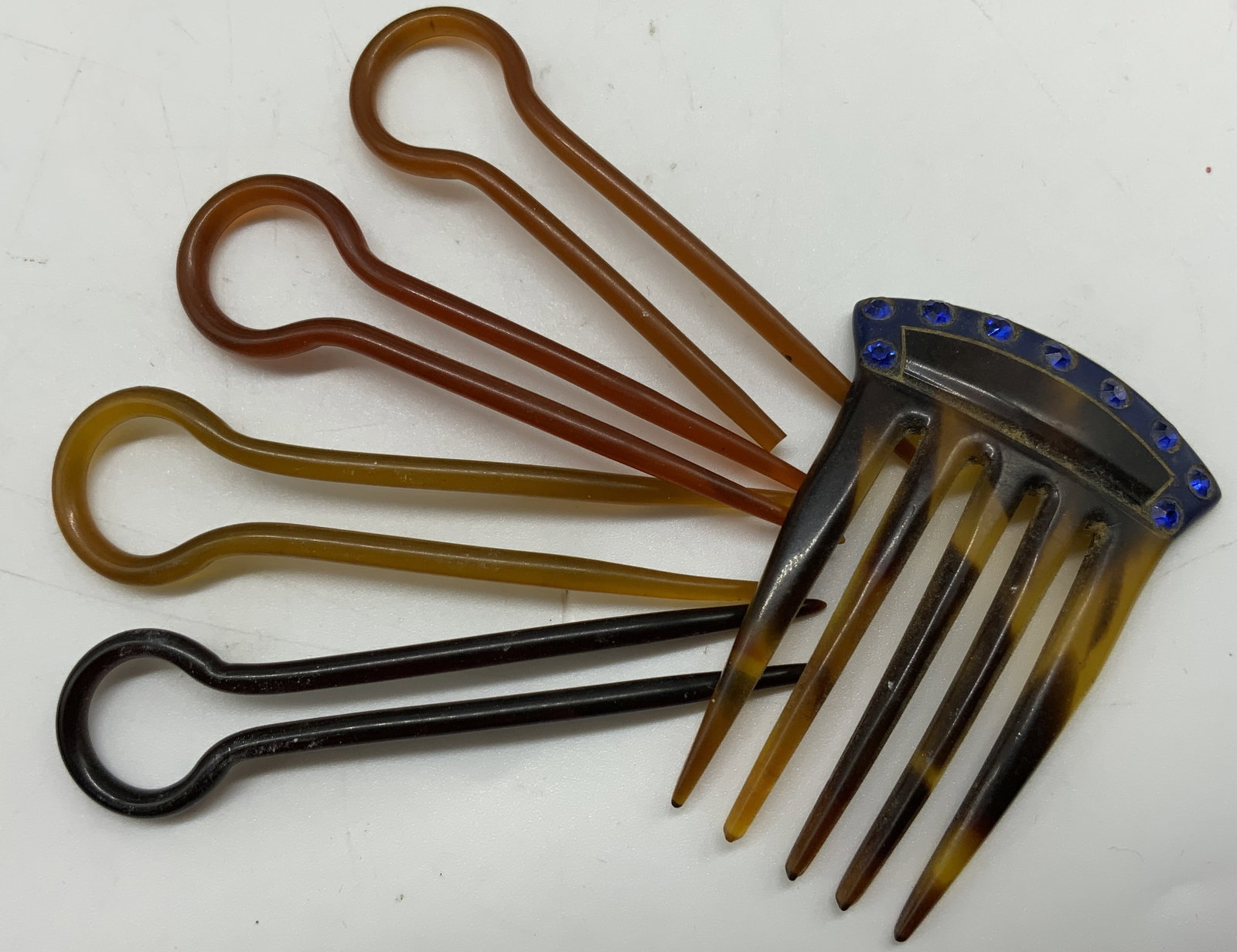 Lt5 Vtg Celluloid Hair Combs & Pins (1 of 6)