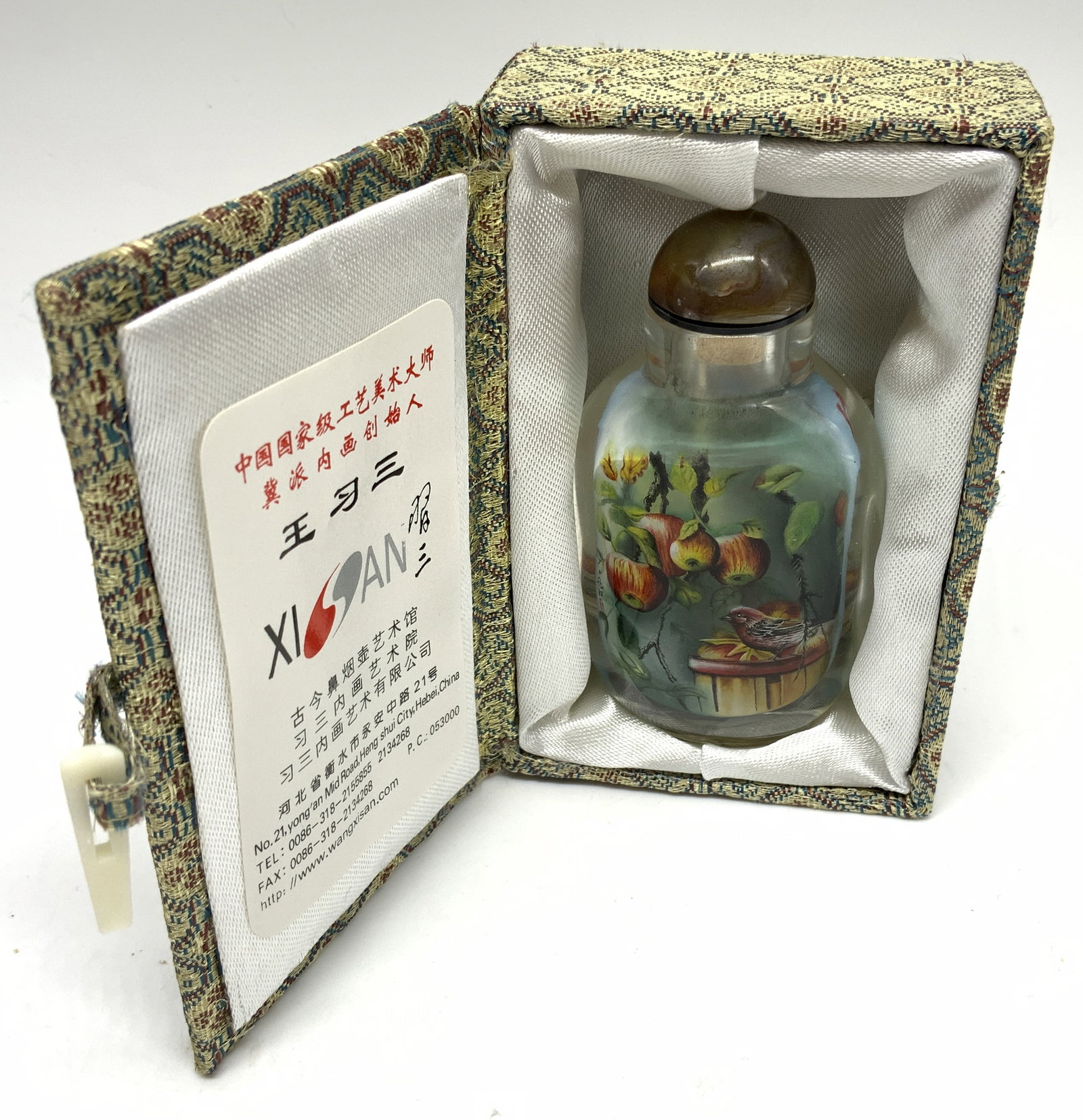 Vintage Chinese Bird Snuff Bottle: Vintage Chinese hand painted glass snuff bottle presented in its original padded silk lined presentation box. Clear glass vessel painted on interior with scene depicting small songbird perched on bask