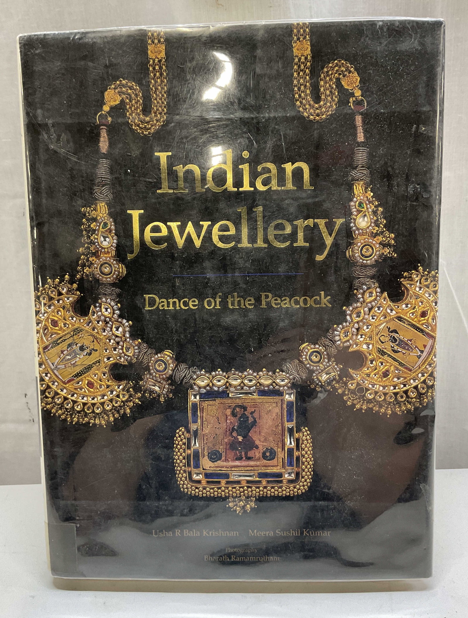 2001 Indian Jewelry Illus Book Krishnan Kumar+: Indian Jewelry Dance Of The Peacock by Usha R. Bala Krishnan and Meera Sushil Kumar. Photography by Bharath Ramamrutham. Published by India Book House Limited, 2001. Hard cover book with illustrated