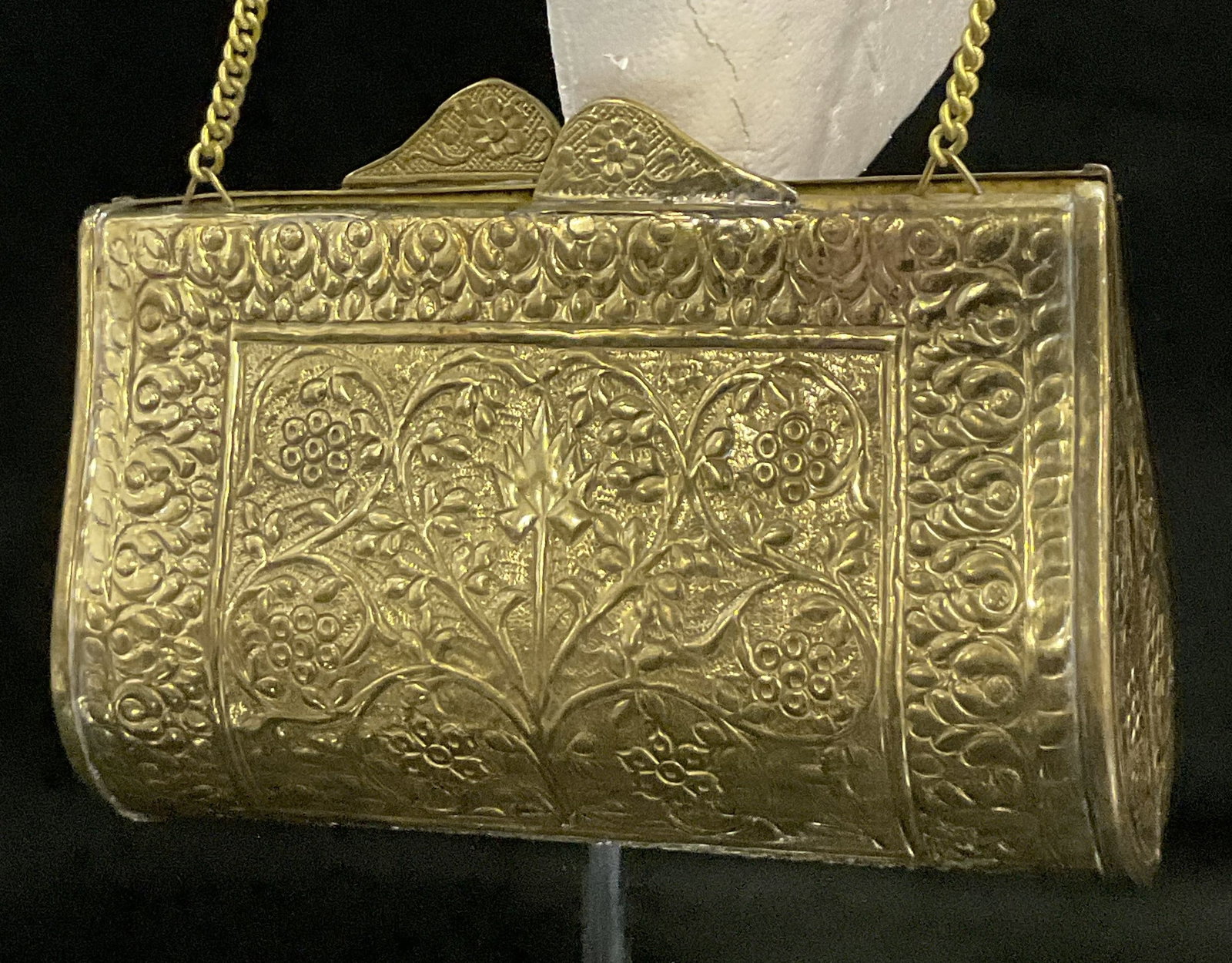 40s Walborg Embossed Gld-Tnd Clutch INDIA: Vintage Circa 1940s Walborg Embossed Gold-Toned Metal Evening Clutch. India. Features Repousse Floral and Scrolling Patterns. Repeating Geometric Border. Scalloped Latch. Chain Strap. Lime Green Velve