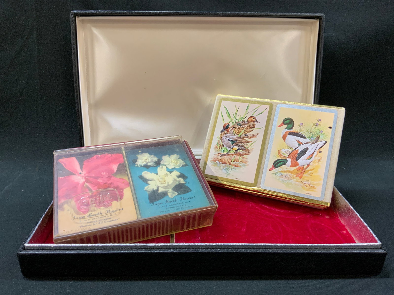 Lt3 Vtg Playing Cards & Case (1 of 10)