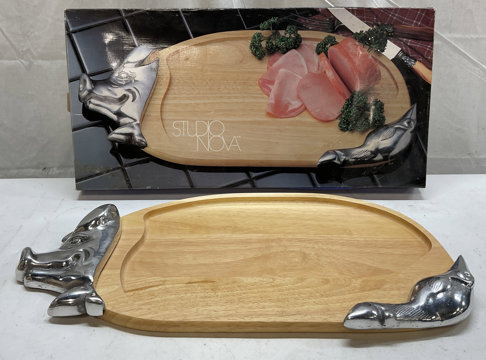Studio Nova Country Wood Pig Cutting Board OB Thai (1 of 9)