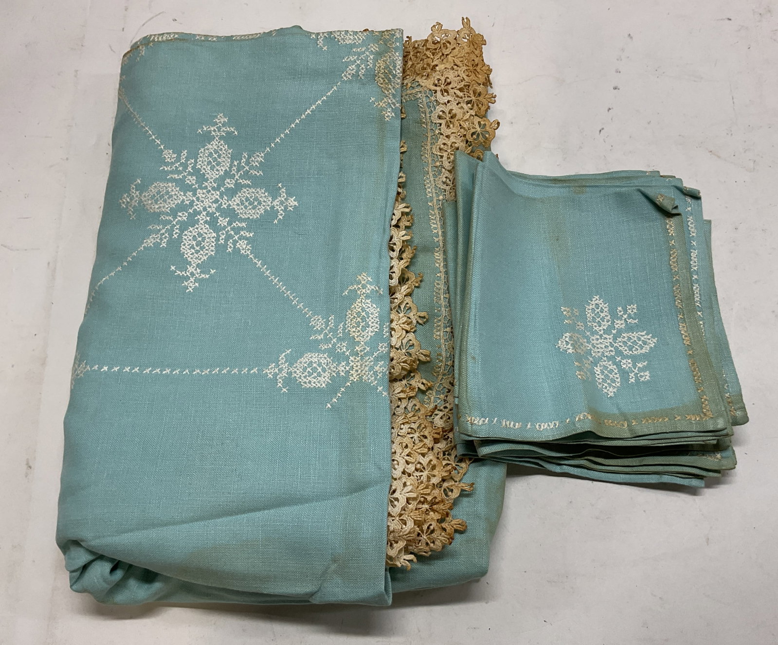 Set 9 Vintage Blue Embroidered Table Linens (1 of 10)