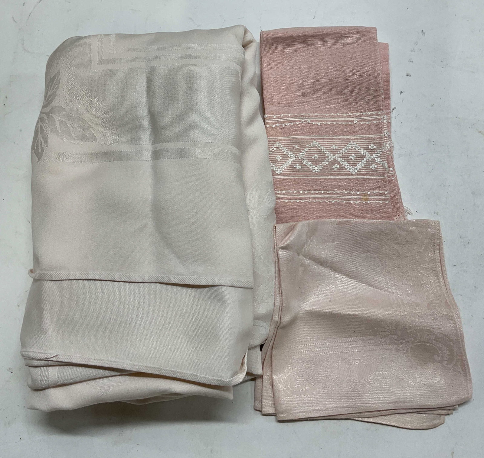 Lot 6 Vintage Assorted Pink Table Linens (1 of 10)