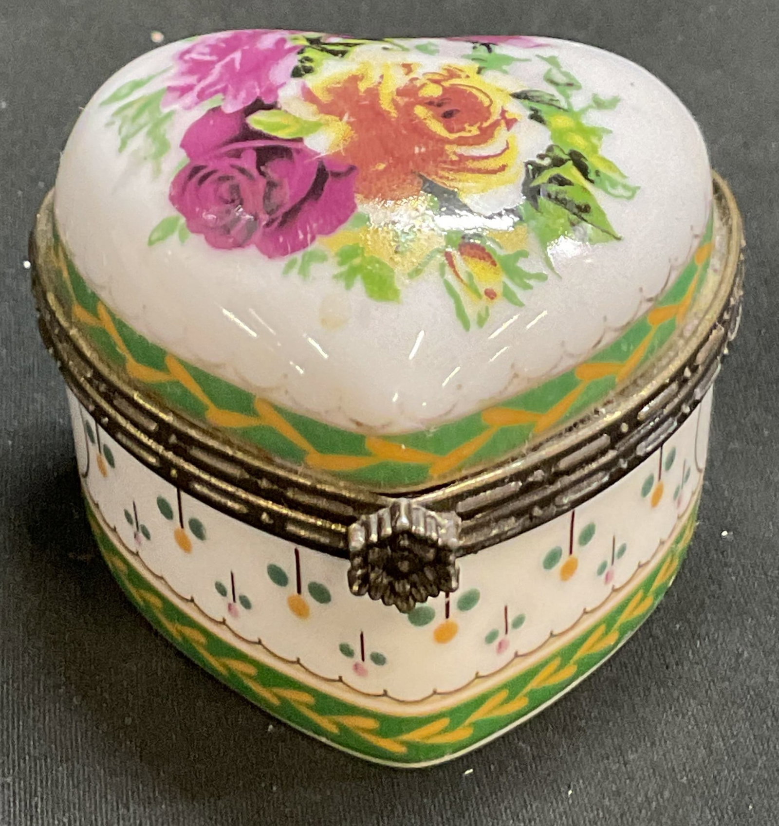 Vintage Heart Shaped Porcelain Hinged Trinket Box (1 of 8)