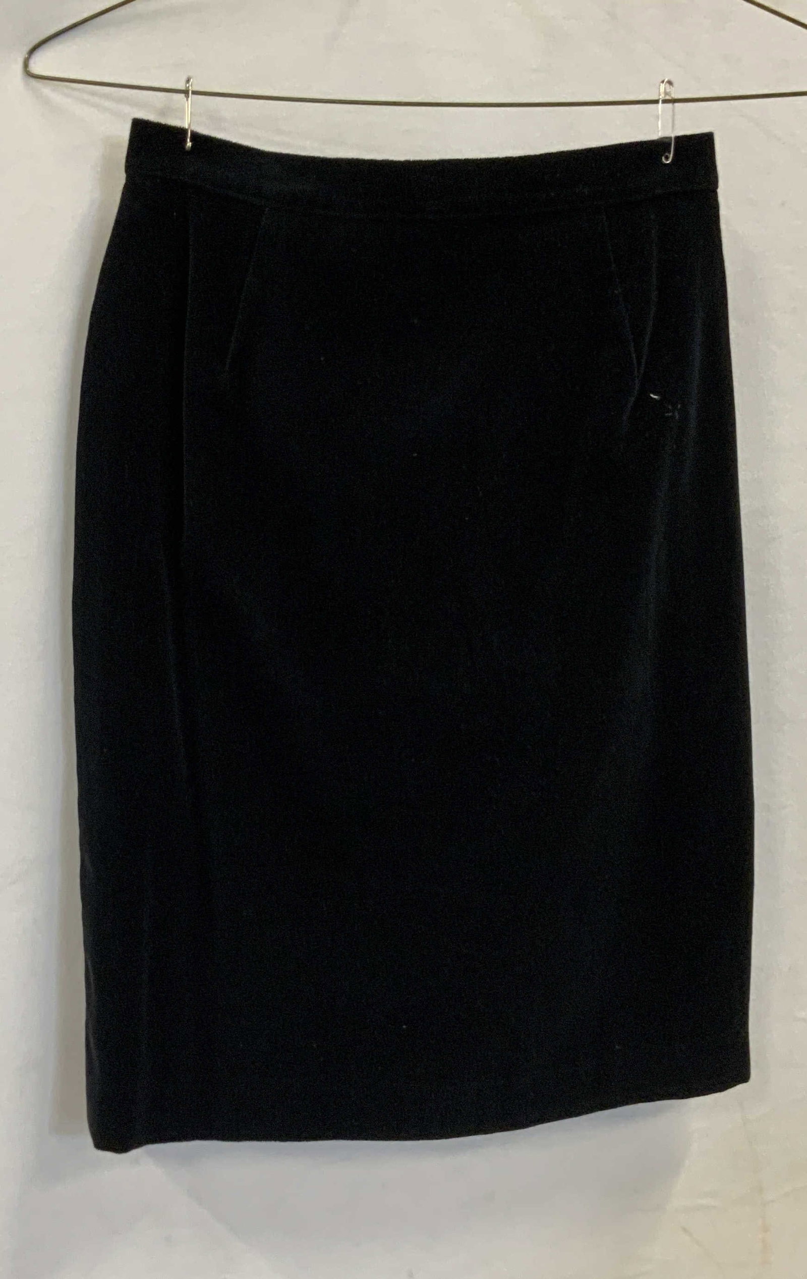 Vntg Thierry Mugler velvet skirt , France: Vintage Thierry Mugler velvet skirt. Made in France from a French cotton blend velvet fabric. Size 36. 2 labels. First label reads made in France, Thierry Mugler, Paris. Second label reads Bergdorf Go