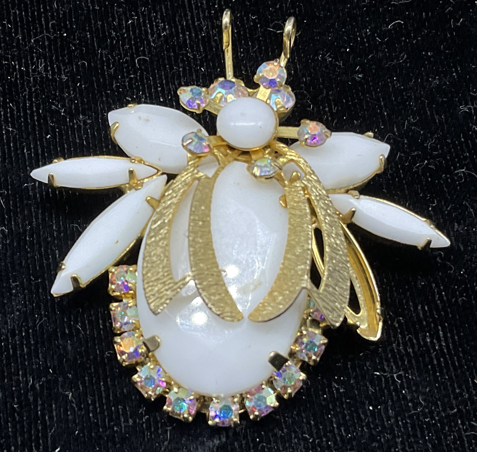 VTG Jelly Belly Style Bumblebee Brooch: Vintage Jelly Belly Style Bumblebee Brooch. Gold-Toned with white milk glass stones. Aurora Borealis Rhinestone Accents. Condition consistent with age and exposure. Measures approx 2in H x 1.5 in L.