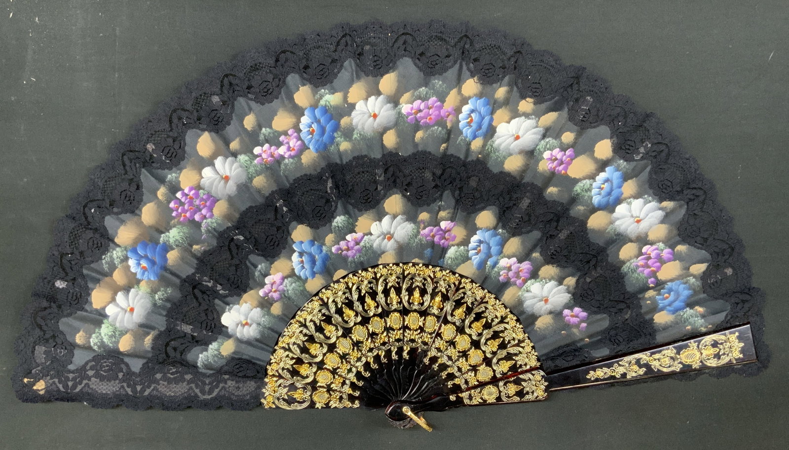 Vtg Hand Painted Black Lace Folding Fan: Vintage hand painted floral black mesh leaf trimmed with scalloped floral lace borders. Guards and interior sticks constructed from black molded composite accented by openwork cutout patterns painted