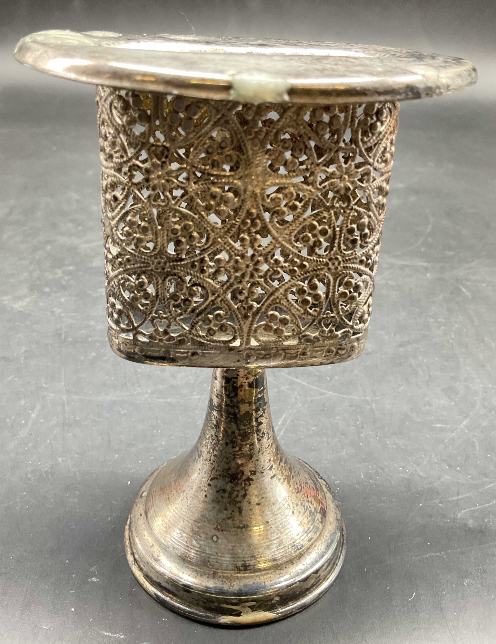 Antq Silver Pl Havdalah Candle Holder, Judaica: Antique Silver Plate Havdalah Candle Holder Judaica, Shabbat , hand made silver plate candle holder features intricate filigree work and a wide, slotted top plate designed to hold a multiwick braided