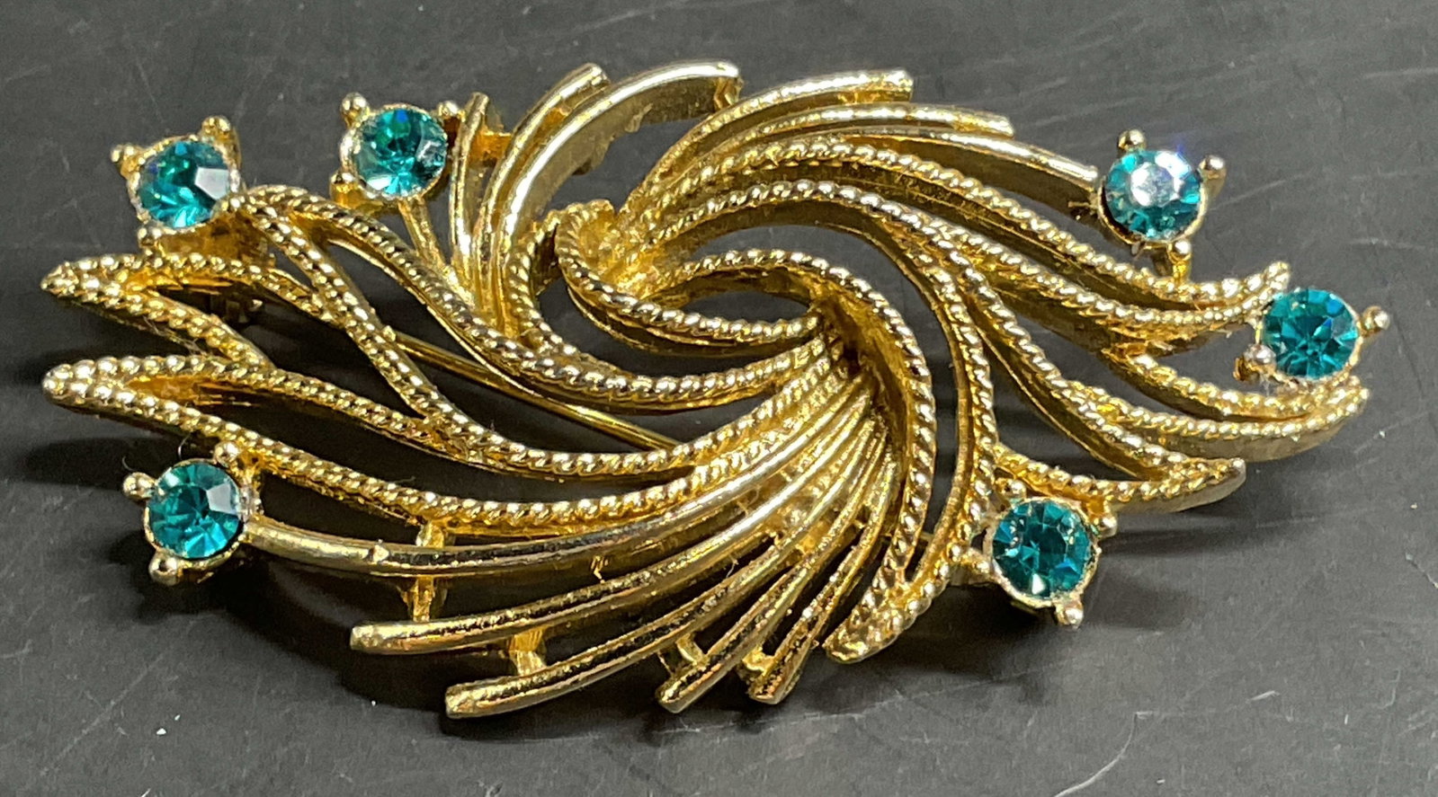 Vntg Lisner Gold Tone Rhinestone Brooch, sgn: Vintage signed Lisner Gold Toned brooch features an abstract swirl and feather spray design accented with vibrant aqua blue aurora borealis Rhinestones, mid century vintage piece, estate jewelry, meas