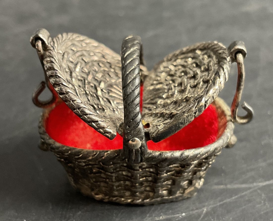 Antq Silver Pl Basket Shaped Pill Box (1 of 11)