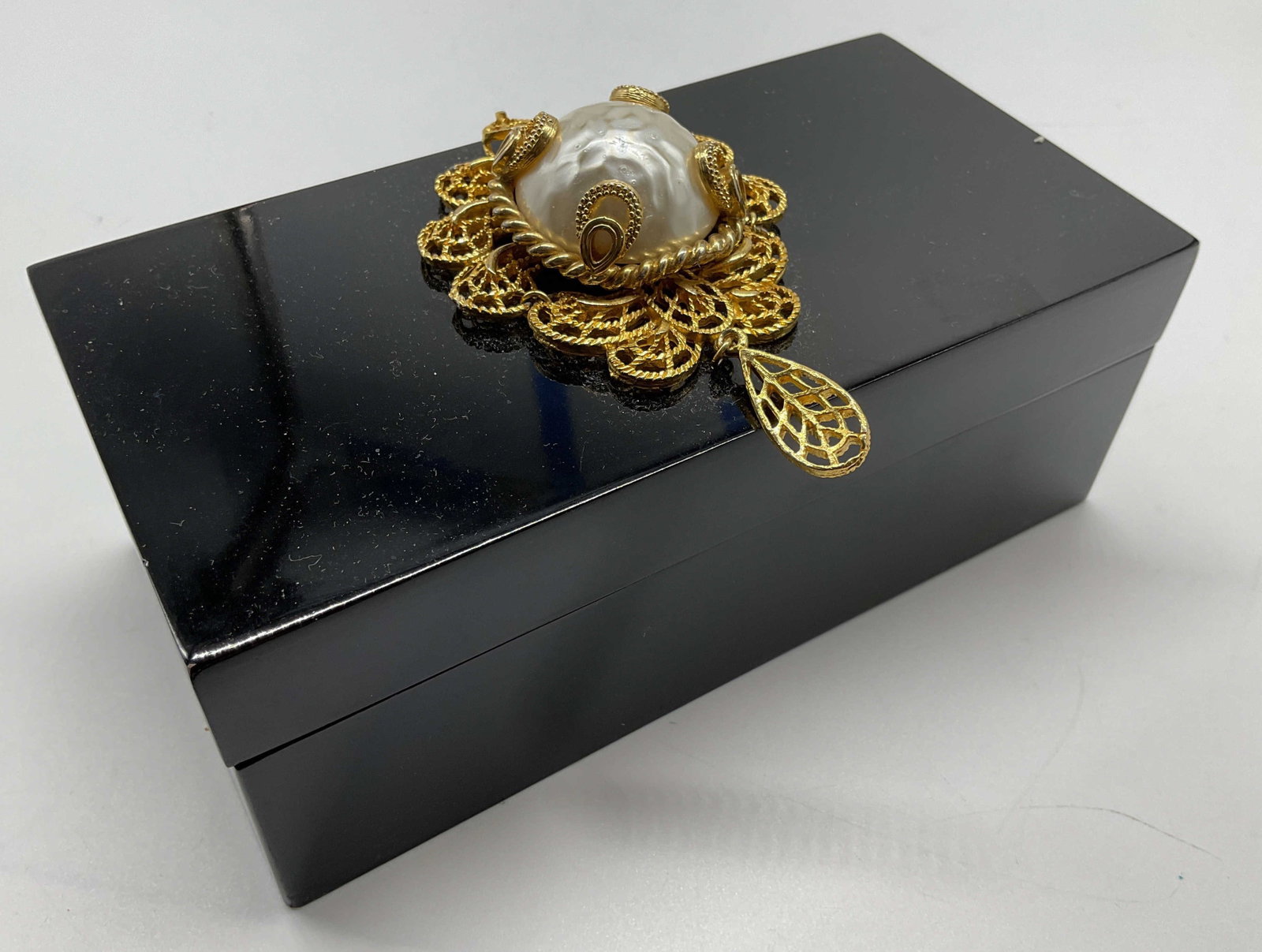 Lacquer Box w Center Baroque Pearl and Gold (1 of 11)