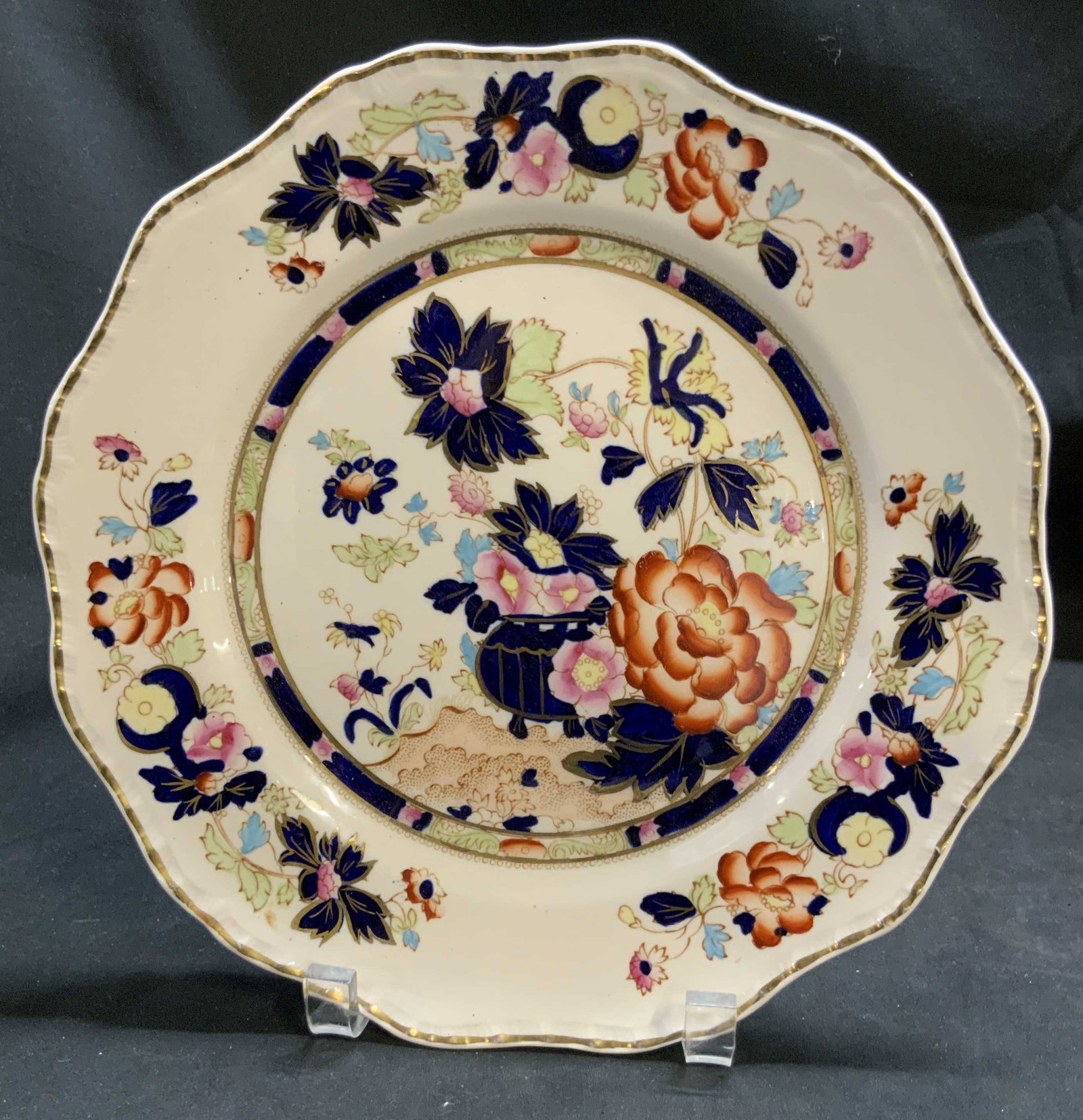 Antq Masons Ironstone Mandarin Porc Plate: Vintage possibly antique Masons Ironstone Dinner Plate in the colorful Imari style Mandarin Pattern marked on underside, featuring a scalloped and gilded rim with rich cobalt blue, burnt orange and pi