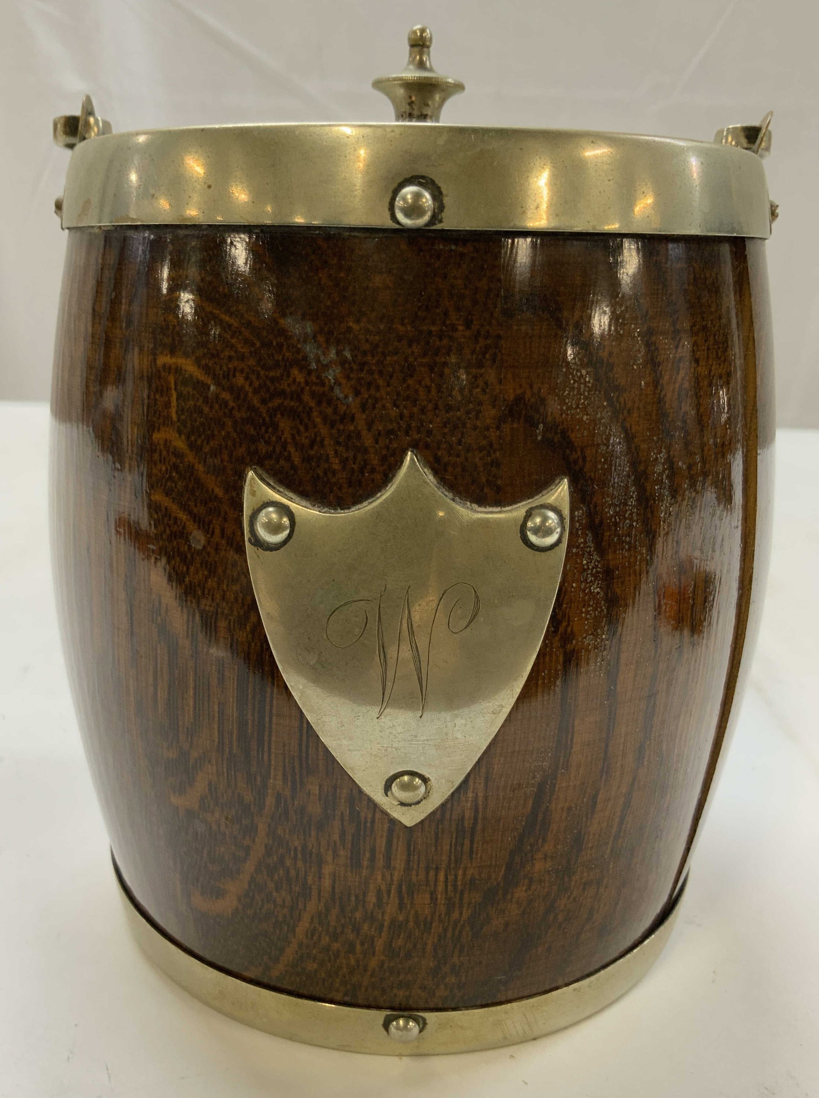 Antq English Oak Barrel biscuit Jar Ice Bucket: Antique English Oak Barrel Shaped Biscuit Jar ice bucket, features a rich wood grain with high gloss finish, Silver Plate rims and lid and engraved shields on front , typically dating from late 19th c