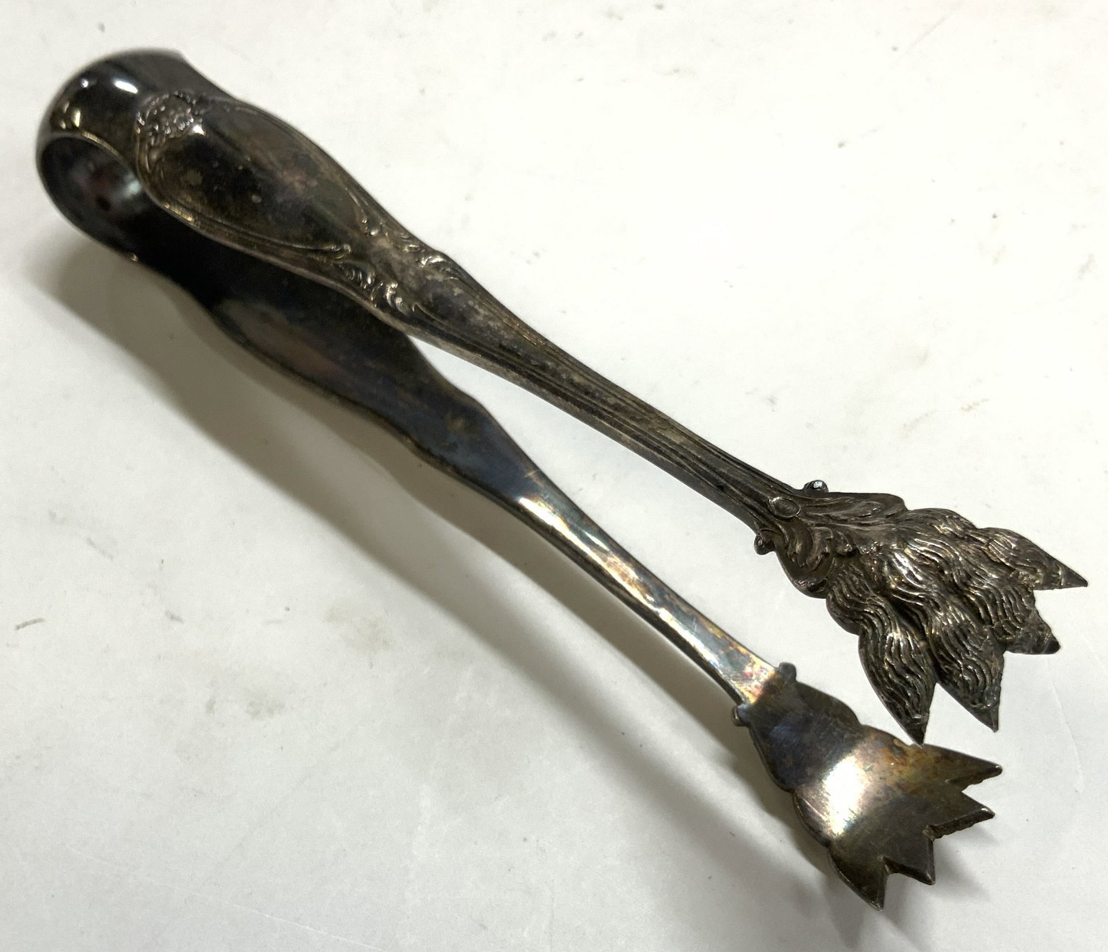 Antique Textured Claw foot Silver Pl Tongs: Antique Silver Plate Textured Claw Foot Ice Tongs, serving tongs, bird claw or lion paw, features a detailed multi prong claw or talon or paw ends designed for grasping ice, Victorian era bar tool, ba