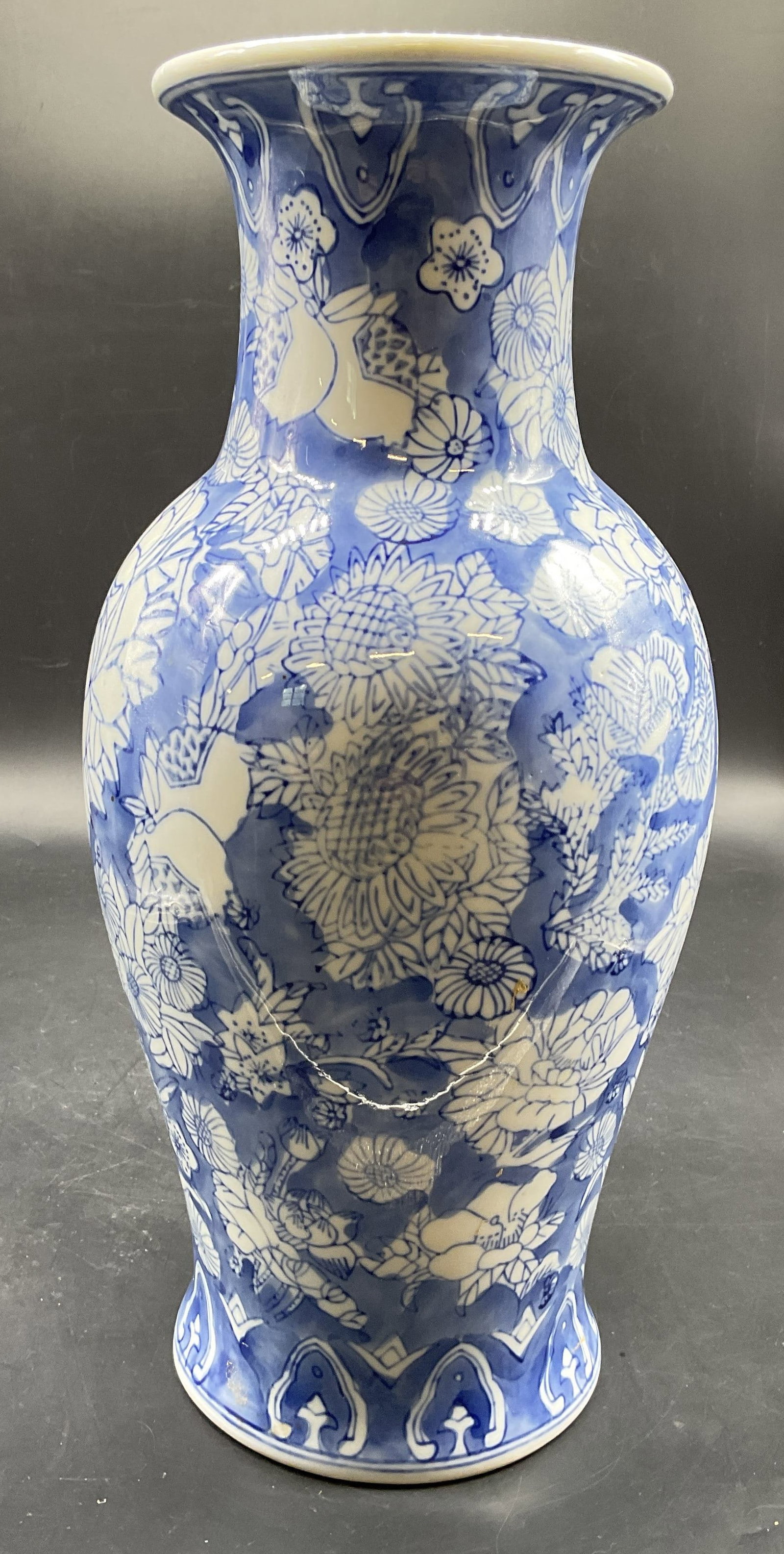 Chinese Blue White Porcelain Vase (1 of 10)
