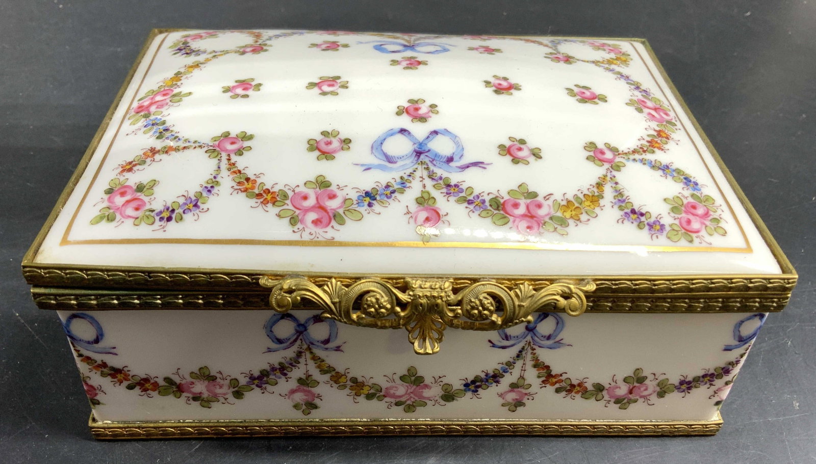 SEVRES French Porcelain Hinged Dresser Box (1 of 12)