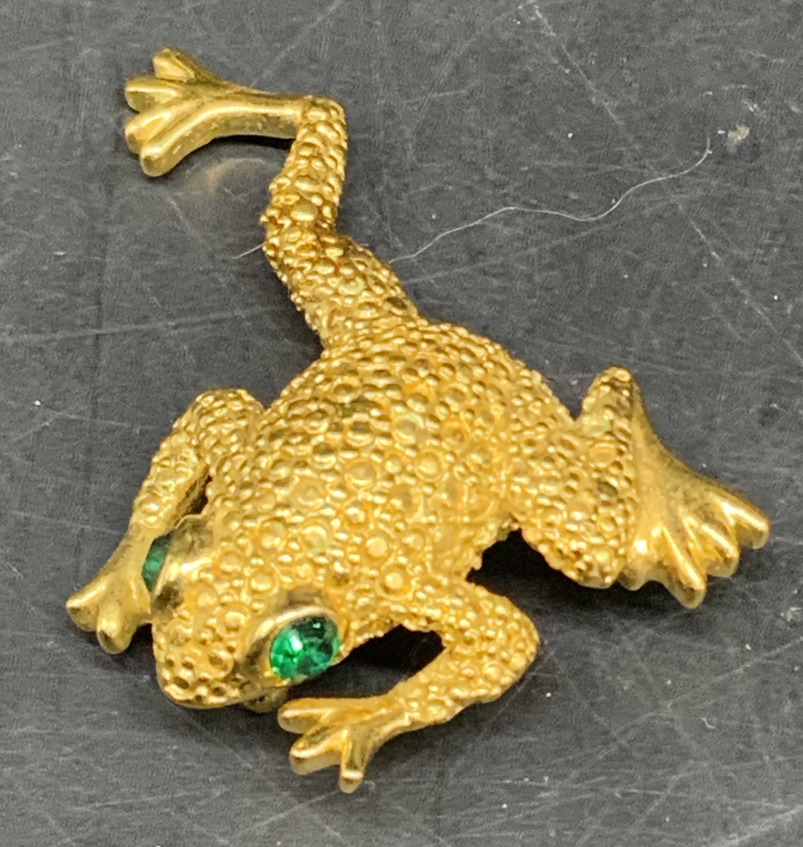 NAPIER Vntg Gold tone Frog Brooch Green Eyes: Vintage signed Napier frog brooch, featured gold toned textured skin and green crystal eyes, iconic piece produced between 1960-1980, measures app 1.5 by 2 inches -j