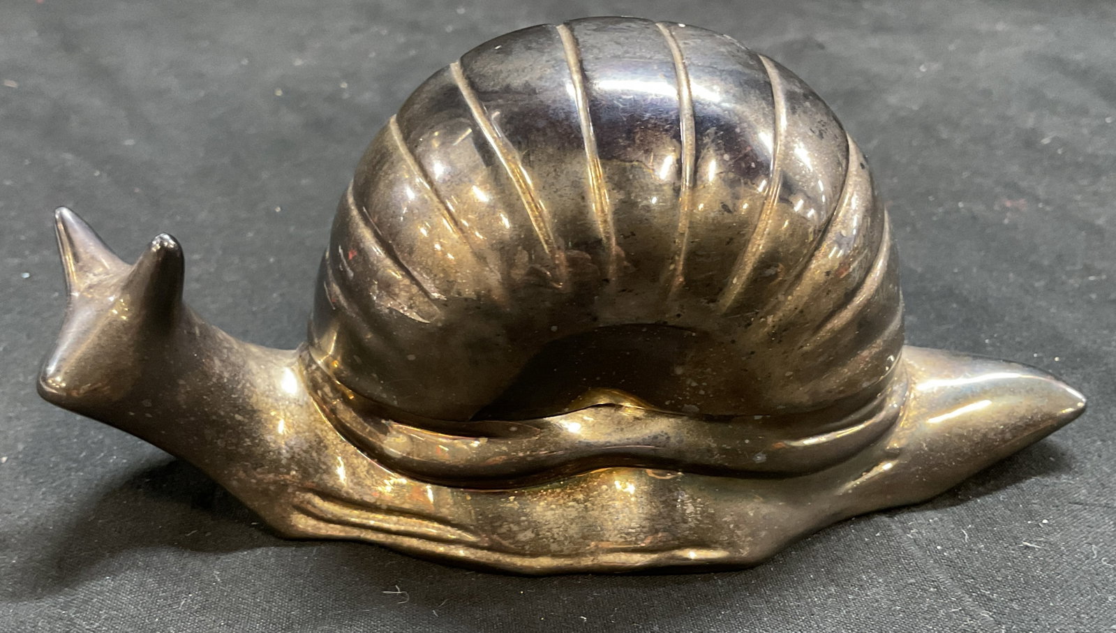 Vtg 60s-70s M.H. Silver-Plated Snail Serving Dish: Vintage Circa 1960s-1970s Mee Hing Hollywood Regency Style Silver-Plated Snail Serving Dish. Hong Kong. Widely used as an escargot container, butter dish, or salt cellar. Shell acts as hinged lid to