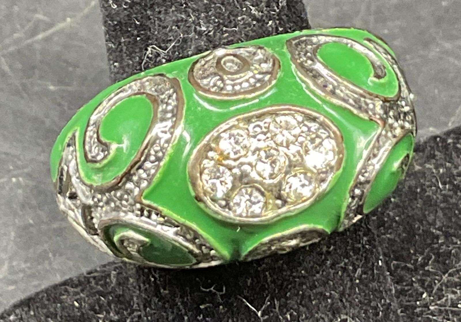 Vintage Green Enameled Dome Ring: Vintage green enameled dome ring. Silver toned band. Green enamel dome shaped top. Silver toned swirl accents with clear rhinestones. Measures approx size 8. Scratching. Jewelry, ring, estate