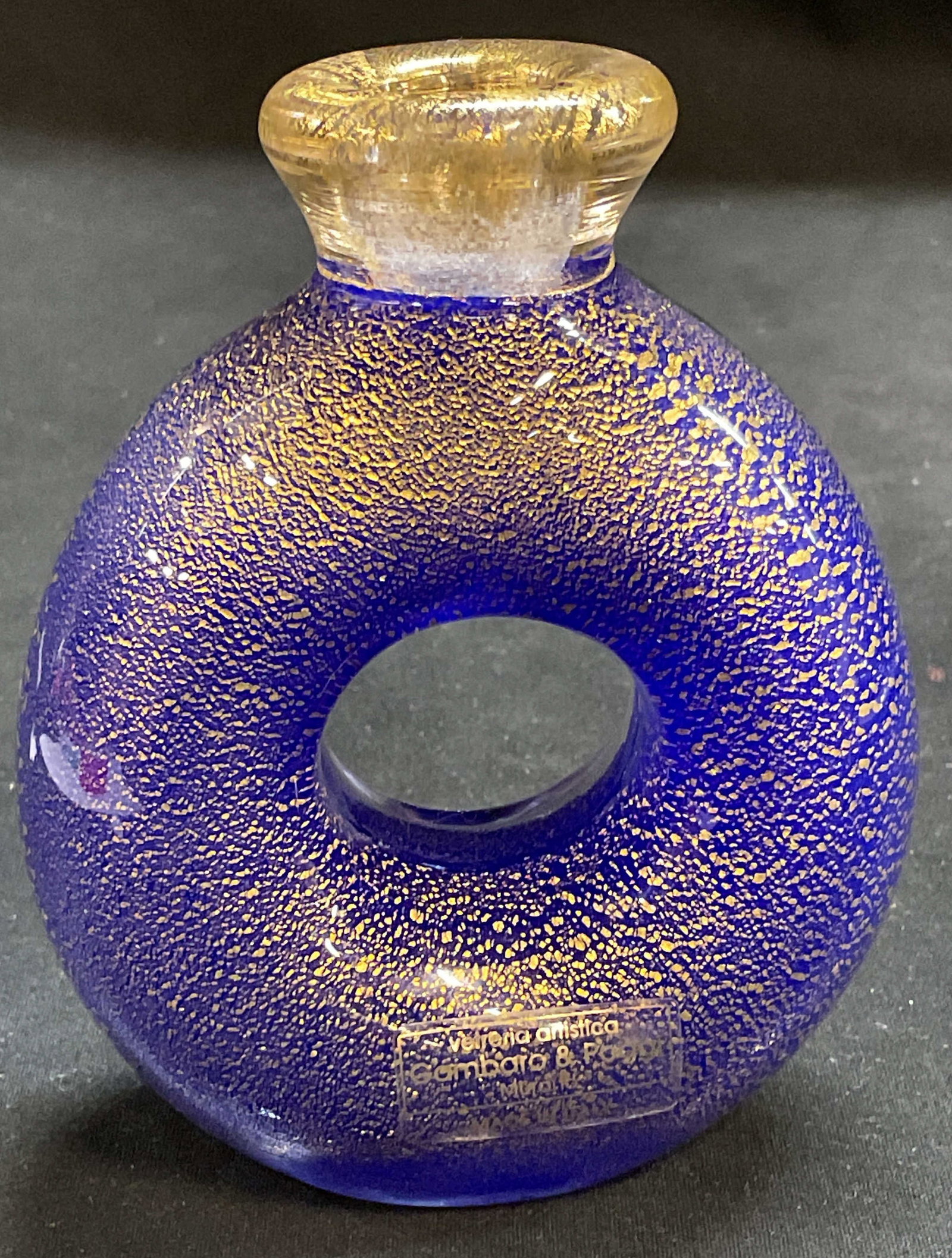 Vtg Gambaro & Poggi Murano Glass Vase Italy: Vintage Signed Gambaro & Poggi Glass Cobalt Blue Ring-Shaped Vase. Murano, Italy. Crafted using aventurine technique where genuine copper flakes or gold leaf are mixed into the molten glass. Light scr