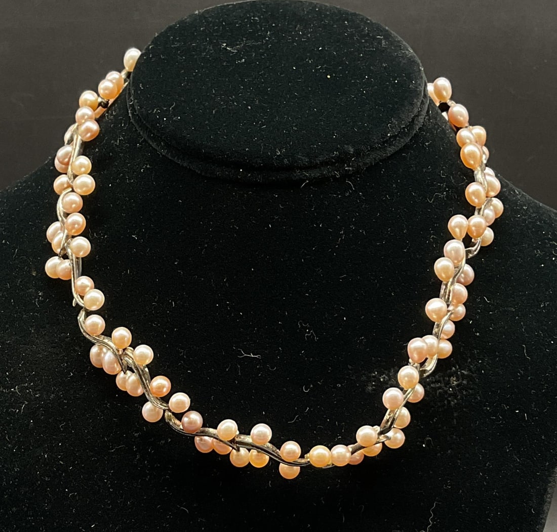 Vtg Sterling Silver Freshwater Pearl Necklace: Vintage sterling silver freshwater pearl necklace. Clasp is marked 925. Peach freshwater pearls in a wavy arrangement. Total weight is 52 grams. Measures approx 8 inches drop length. Scratching. Jewel
