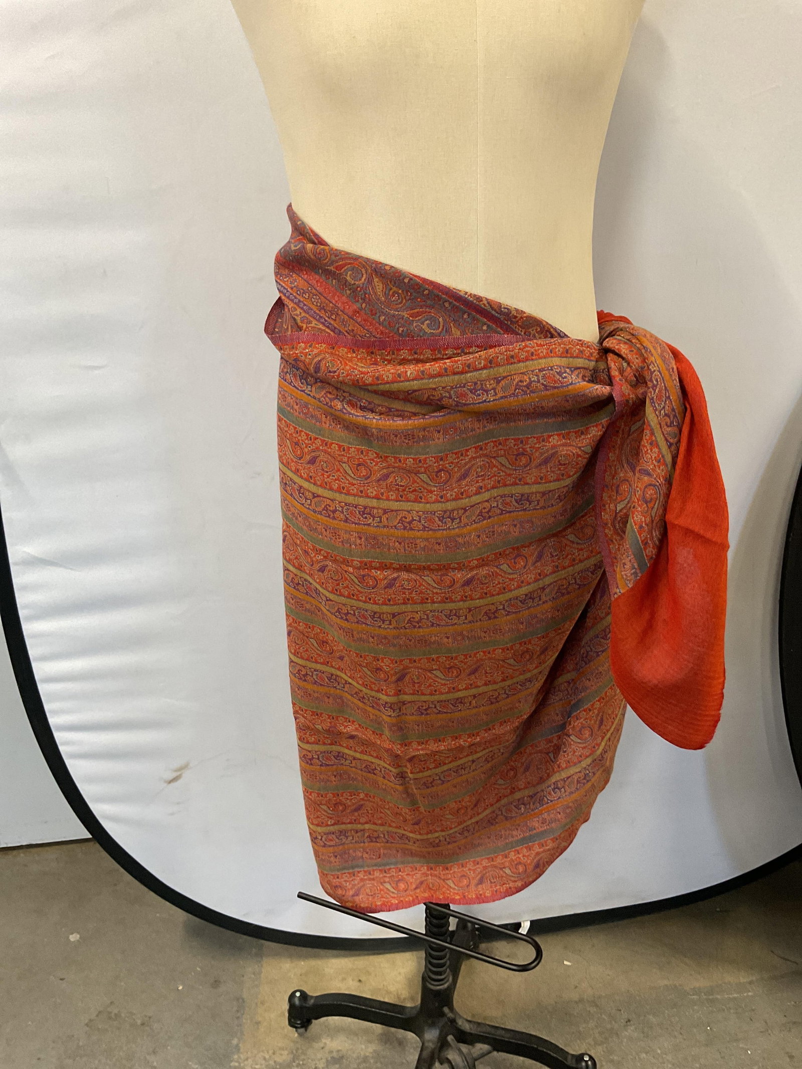 Vntg paisley patterned shawl - 6