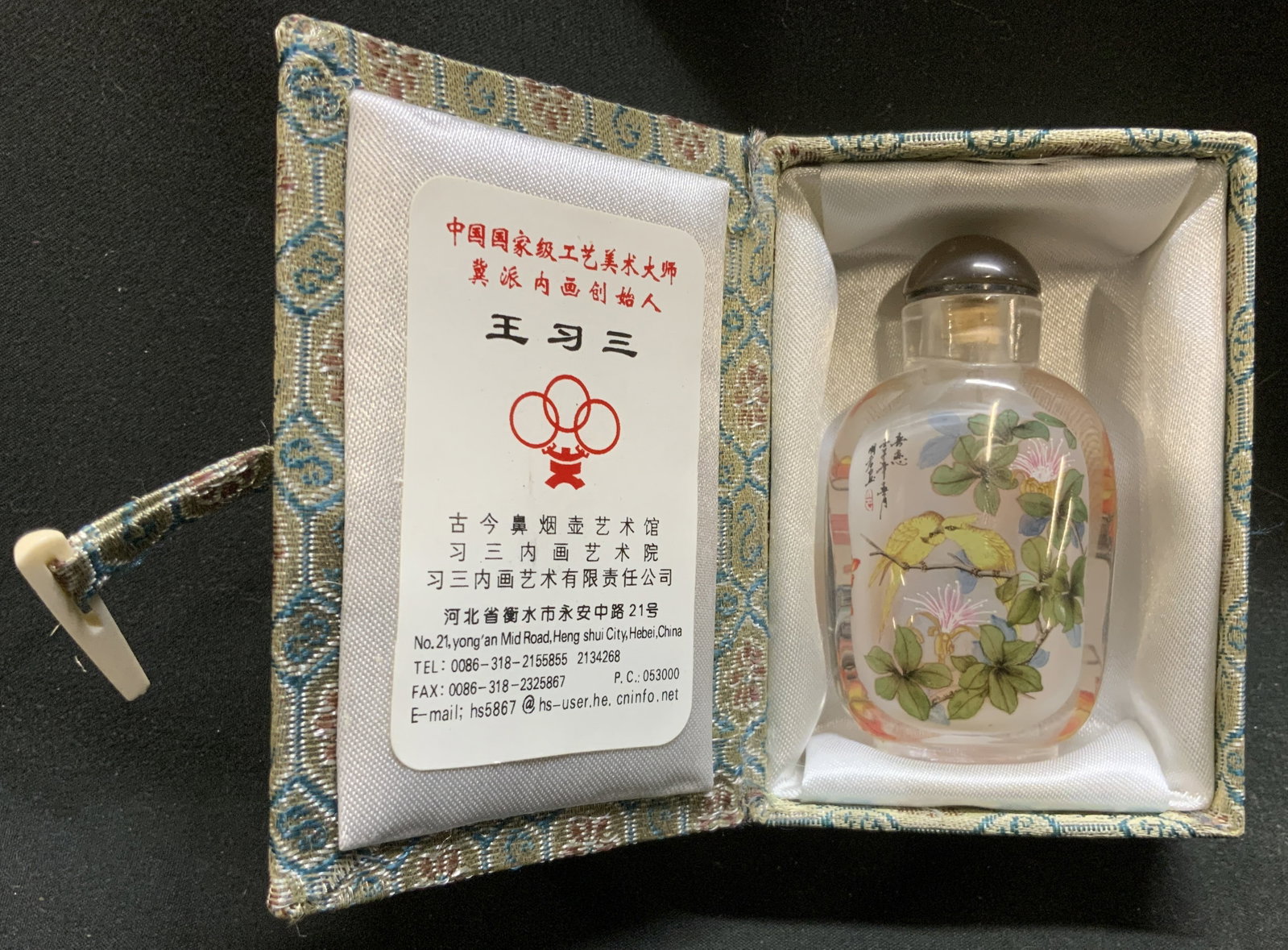 Chinese Xisan Studio Inside-Painted Snuff Bottle: Chinese Wang Xisan Studio Inside-Painted Glass Snuff Bottle in Original Presentation Box. Hand-Painted by student at academy. Varying birds motif on both sides. Commemorative release surrounding the