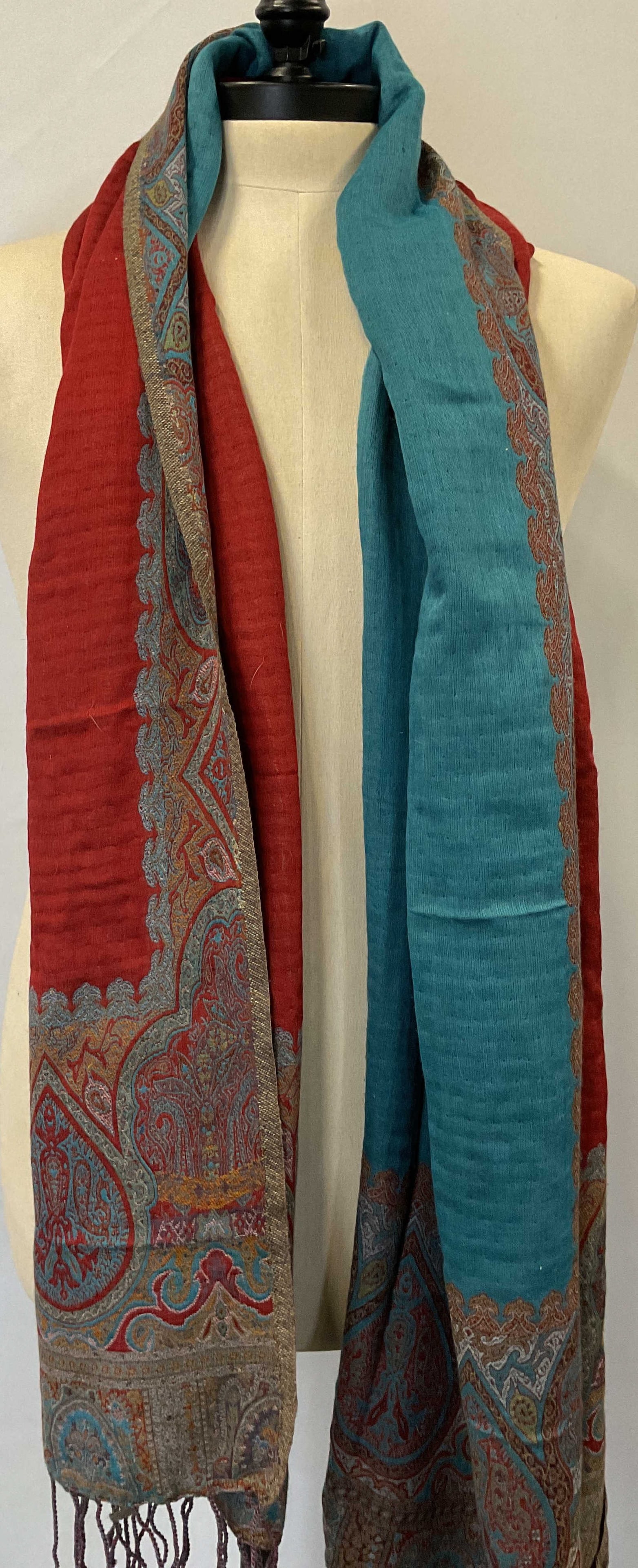 Vntg paisley reversible shawl: Vintage paisley reversible shawl. One side features a cool bright turquoise while the other a warm deep rust red color can be worn either way depending on what the wearer wants. The orders and edges