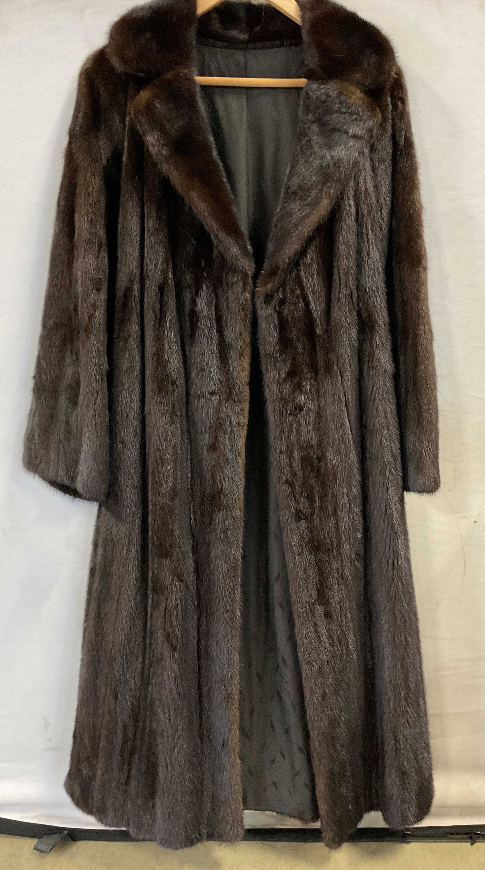 Vntg dark brown mink fur coat (1 of 6)
