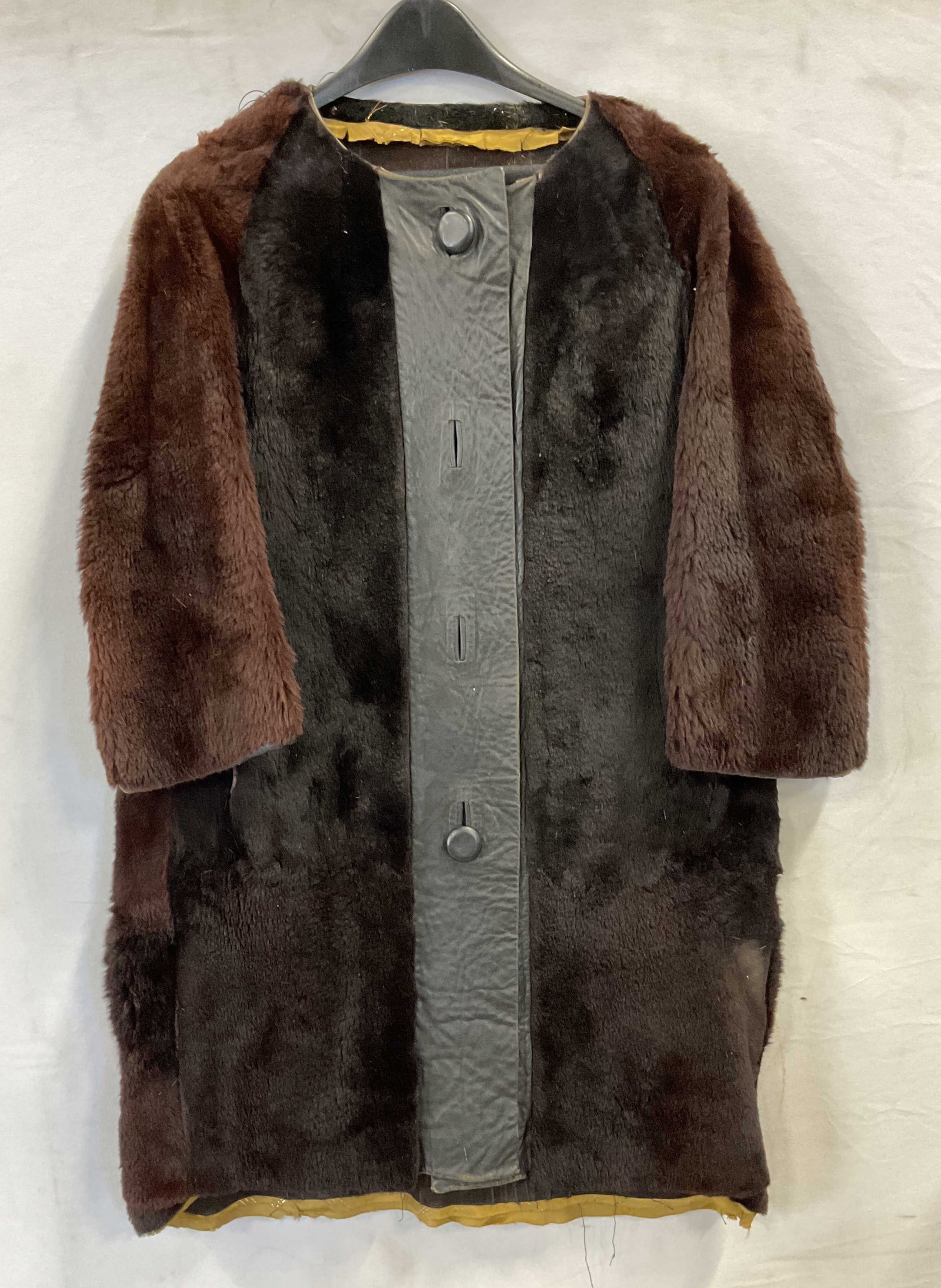 Vntg Mixed media fur and leather coat. (1 of 7)