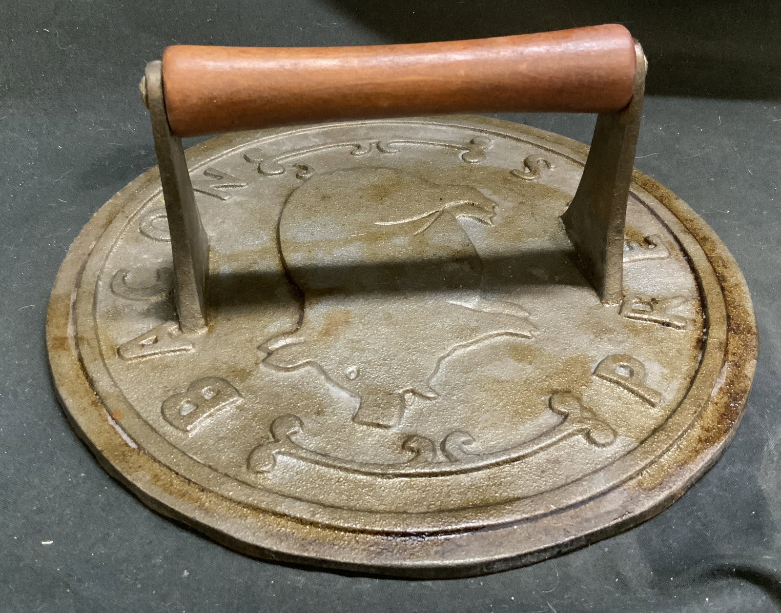 Vintage Cast Iron Bacon Press (1 of 7)