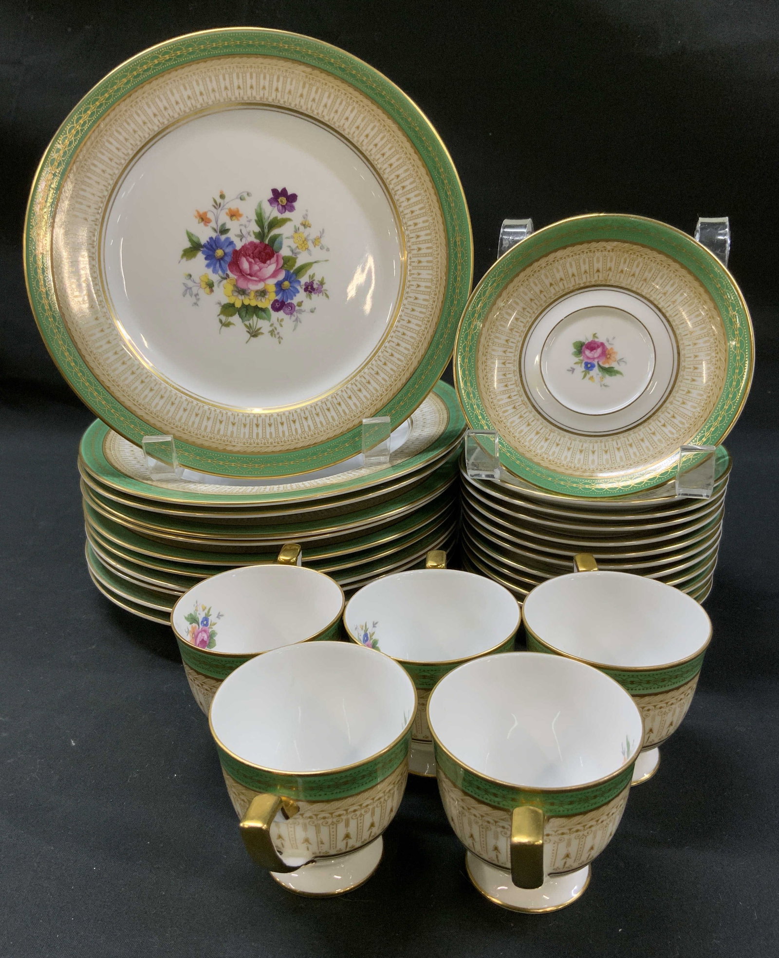Vtg Lt28 Royal Bayreuth Floral Dishware, Germany: Vintage lot of 28 Royal Bayreuth fine porcelain dishware and teacups. Manufactured in Tettau, Bavaria. Central mixed flower bouquet illustration, framed by green border accented with detailed gold fil