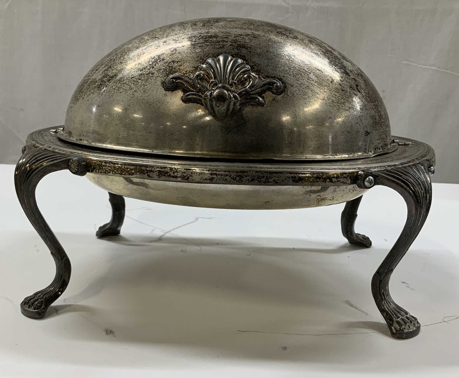 Vntg FB ROGERS SILVER CO. Roll top butter dish: Vintage FB ROGERS SILVER CO. Silver plated Roll top butter dish. The lid is designed to smoothly glide back and retract into the base of the frame. This kept the top from cluttering the dining table.