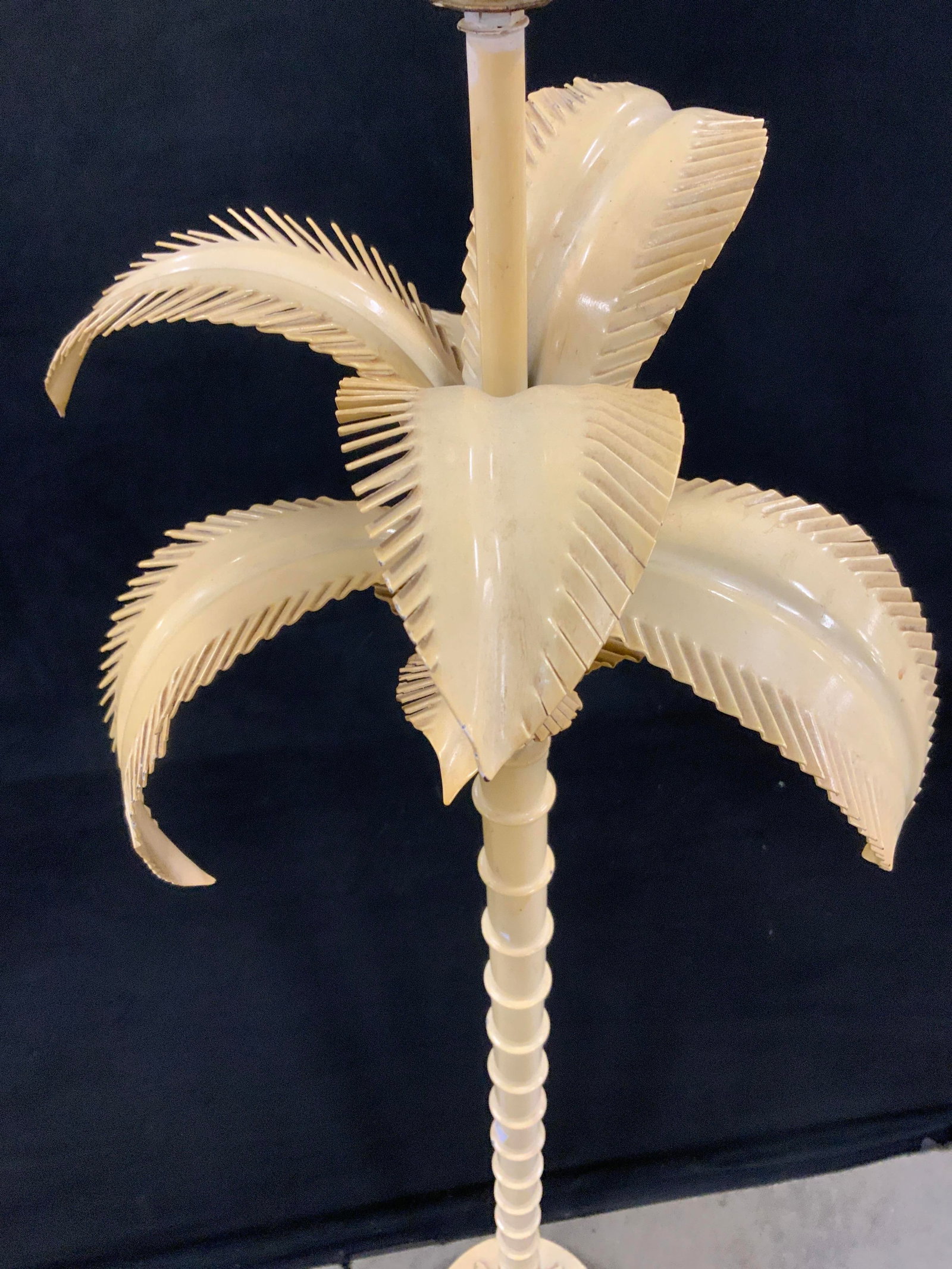 Vntg Hollywood Regency Metal Palm Tree Floor Lamp: Vintage Hollywood regency Palm Tree Floor Lamp, painted Lacquered tile metal , iconic and sculptural, leaves movable to different formations, circa 150s-1960s , tropical decor, coastal decor, retro