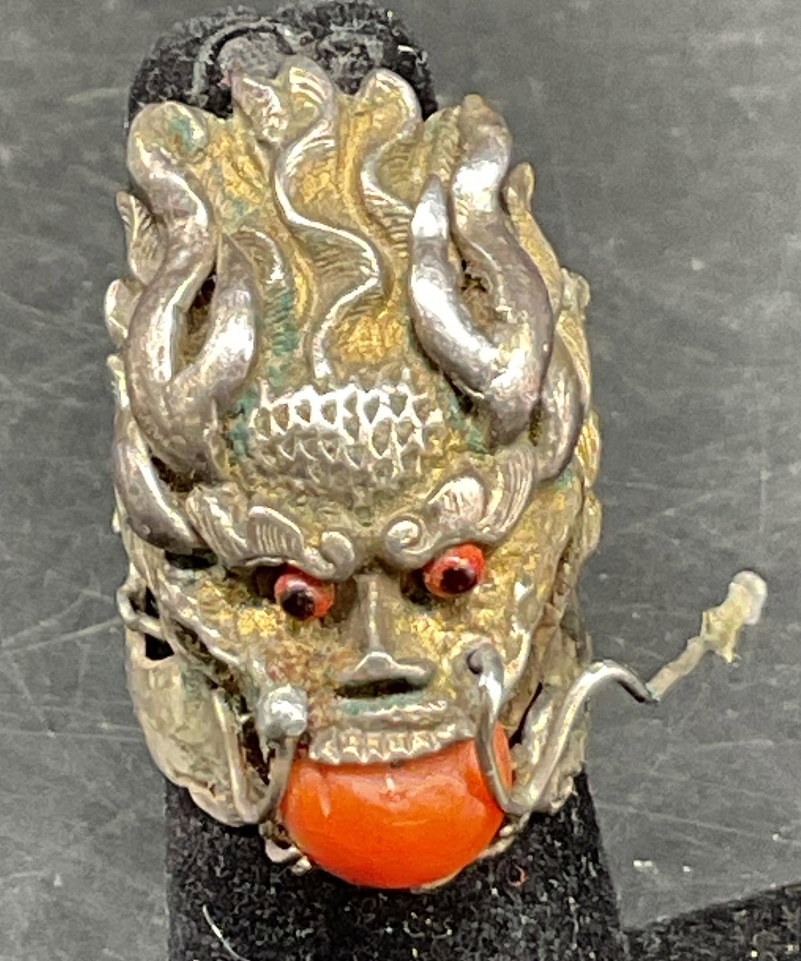 Vtg Chinese Sterling Silver & Semiprec Dragon Ring: Vintage Chinese sterling silver and semiprecious gemstone dragon ring. No visible markings. Tested sterling with XRF Analyzer. Dragon face with detailed features and textures. With its mouth wide