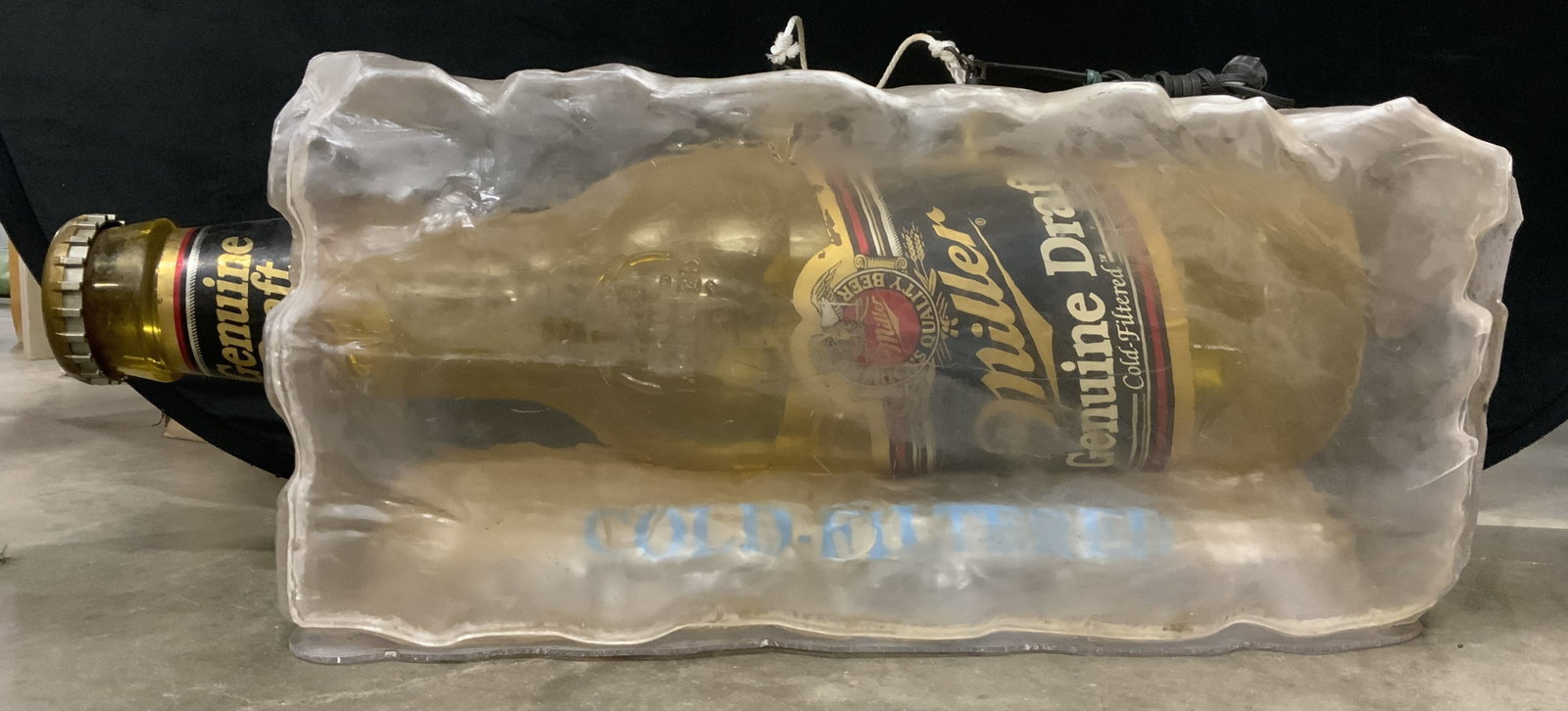 Vntg Miller Genuine Draft Light Up Ad Sign 4ft: Large Vintage Miller Genuine Draft Light Up Promotional advertising sign, features a bottle encased in a faux ice block , light up bar or pool table hanging sign, design features a Miller genuine draf