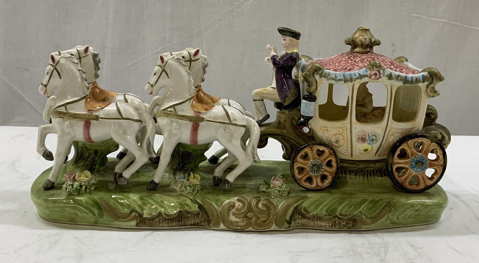 Vntg porcelain Cinderella carriage figurine, Japan (1 of 9)