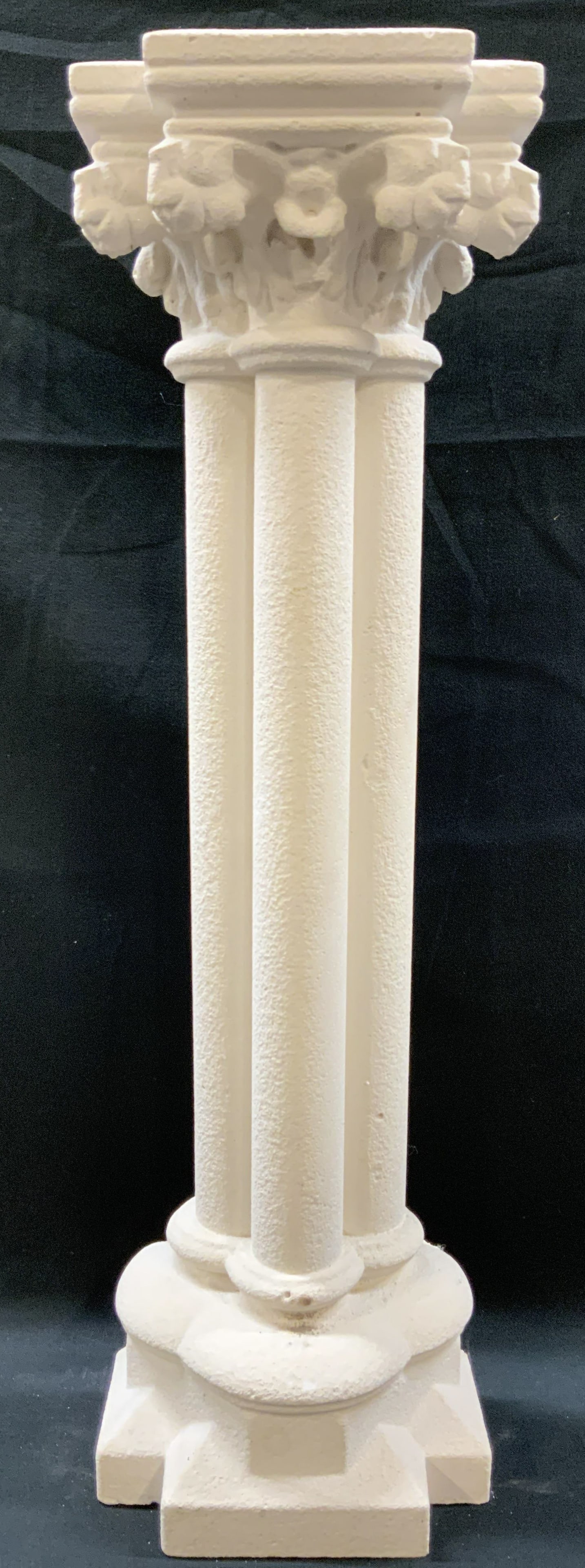 Vtg Neoclassical Corinthian Column Pedestal: Vintage Neoclassical Corinthian Column Pedestal. Fluted shaft, stepped square plinth base. Crowned by ornate Corinthian style capital, detailed with hand-cast acanthus leaf reliefs and molded top